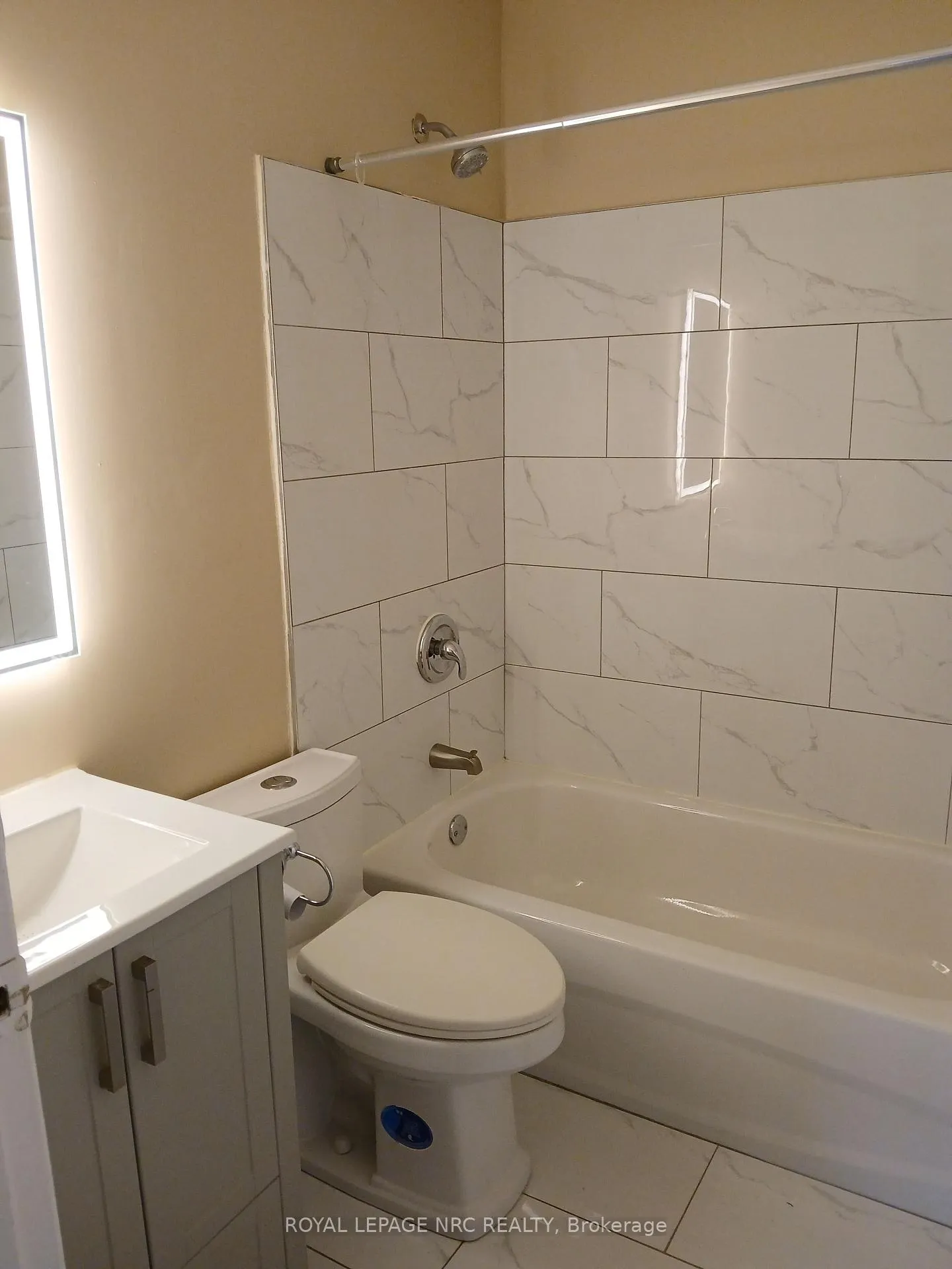 Photo 6 of Unit B, 5583 Ontario Avenue, Niagara Falls, Downtown — HOMEH