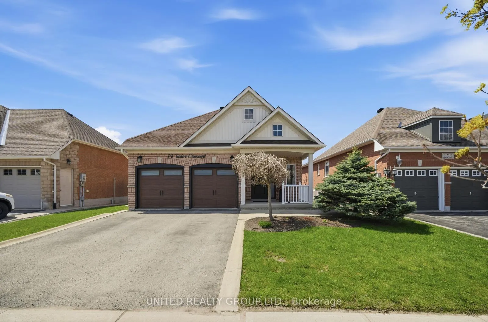 Photo 2 of 14 Tudor Crescent, Barrie, Innis-Shore — HOMEH