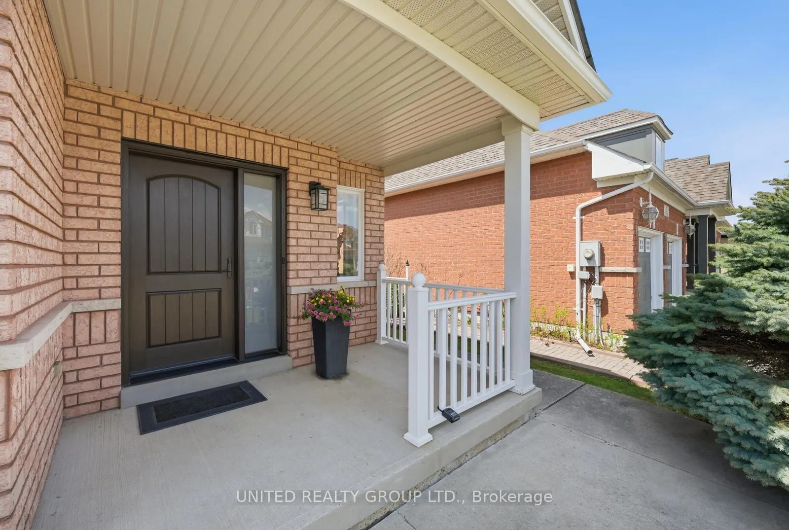 Photo 3 of 14 Tudor Crescent, Barrie, Innis-Shore — HOMEH
