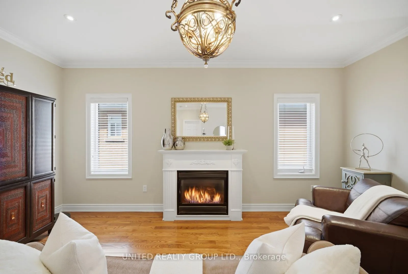 Photo 6 of 14 Tudor Crescent, Barrie, Innis-Shore — HOMEH