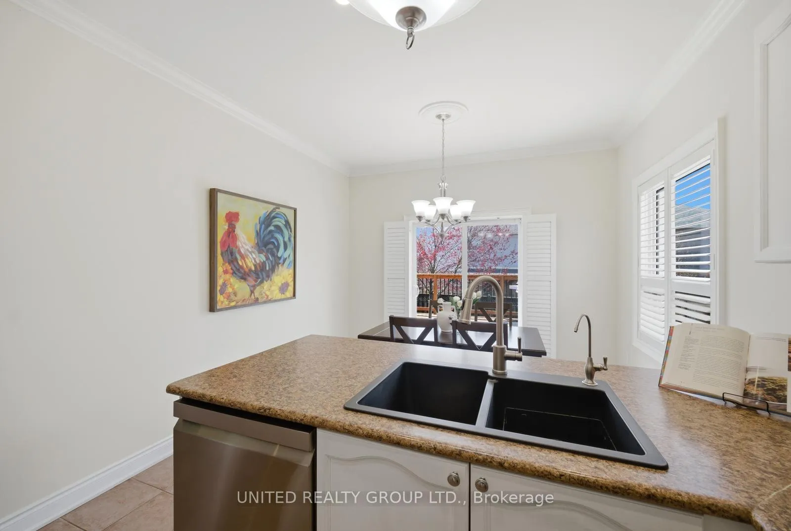 Photo 11 of 14 Tudor Crescent, Barrie, Innis-Shore — HOMEH