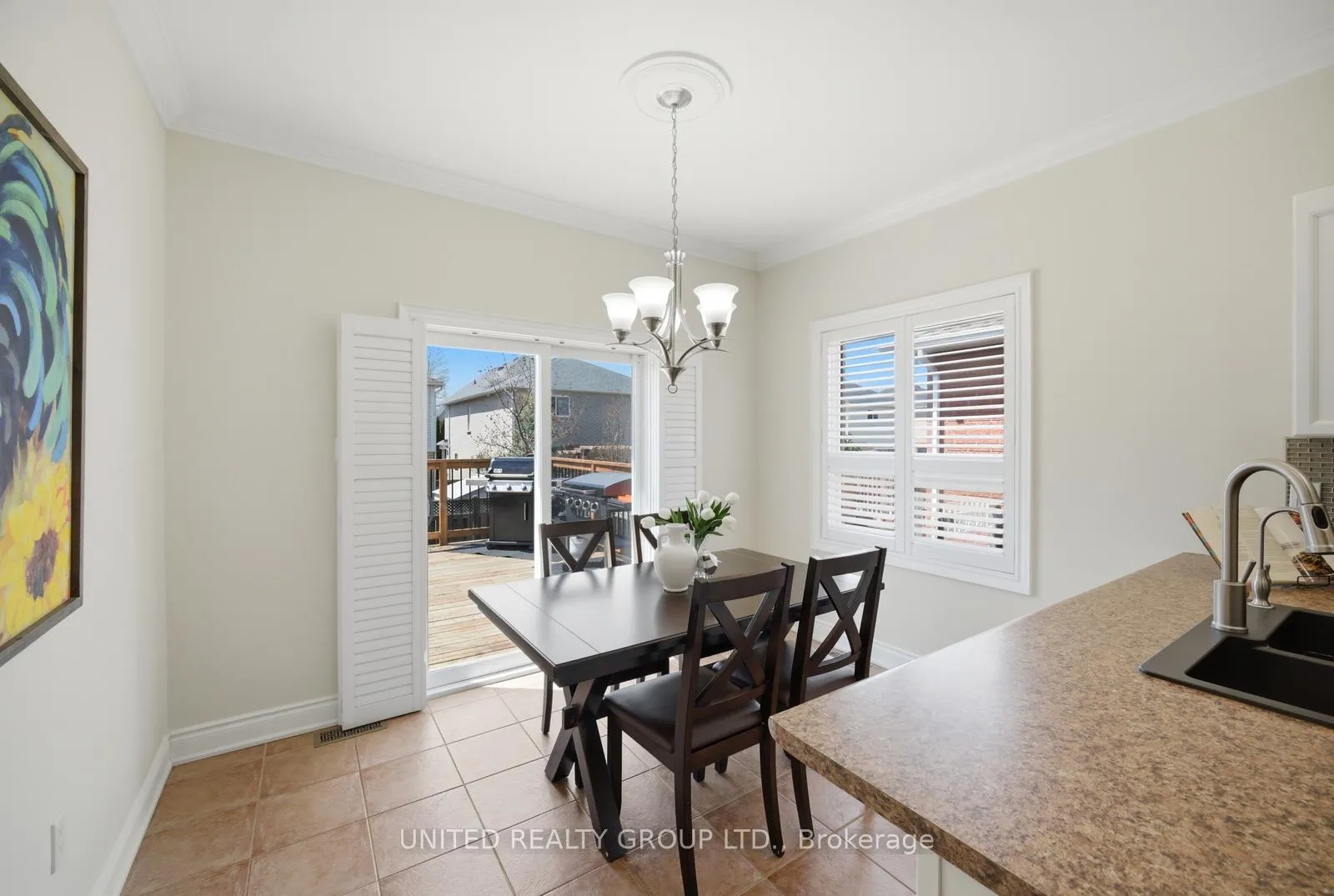 Photo 13 of 14 Tudor Crescent, Barrie, Innis-Shore — HOMEH