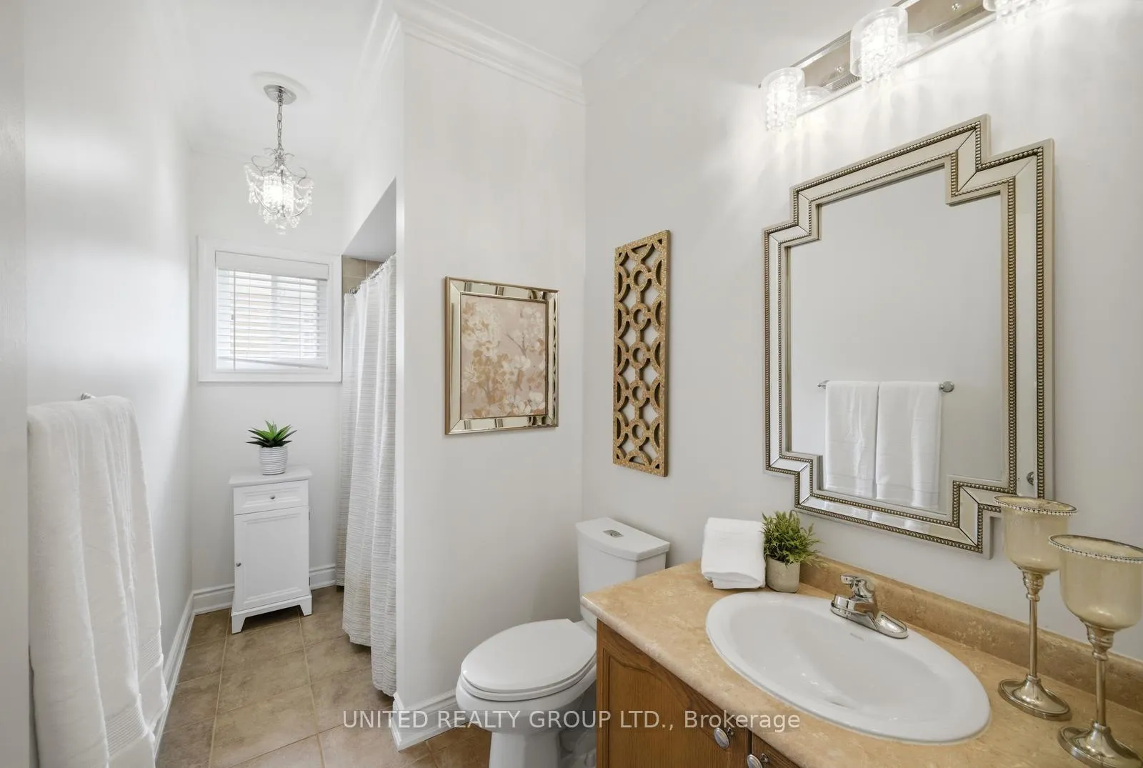 Photo 15 of 14 Tudor Crescent, Barrie, Innis-Shore — HOMEH