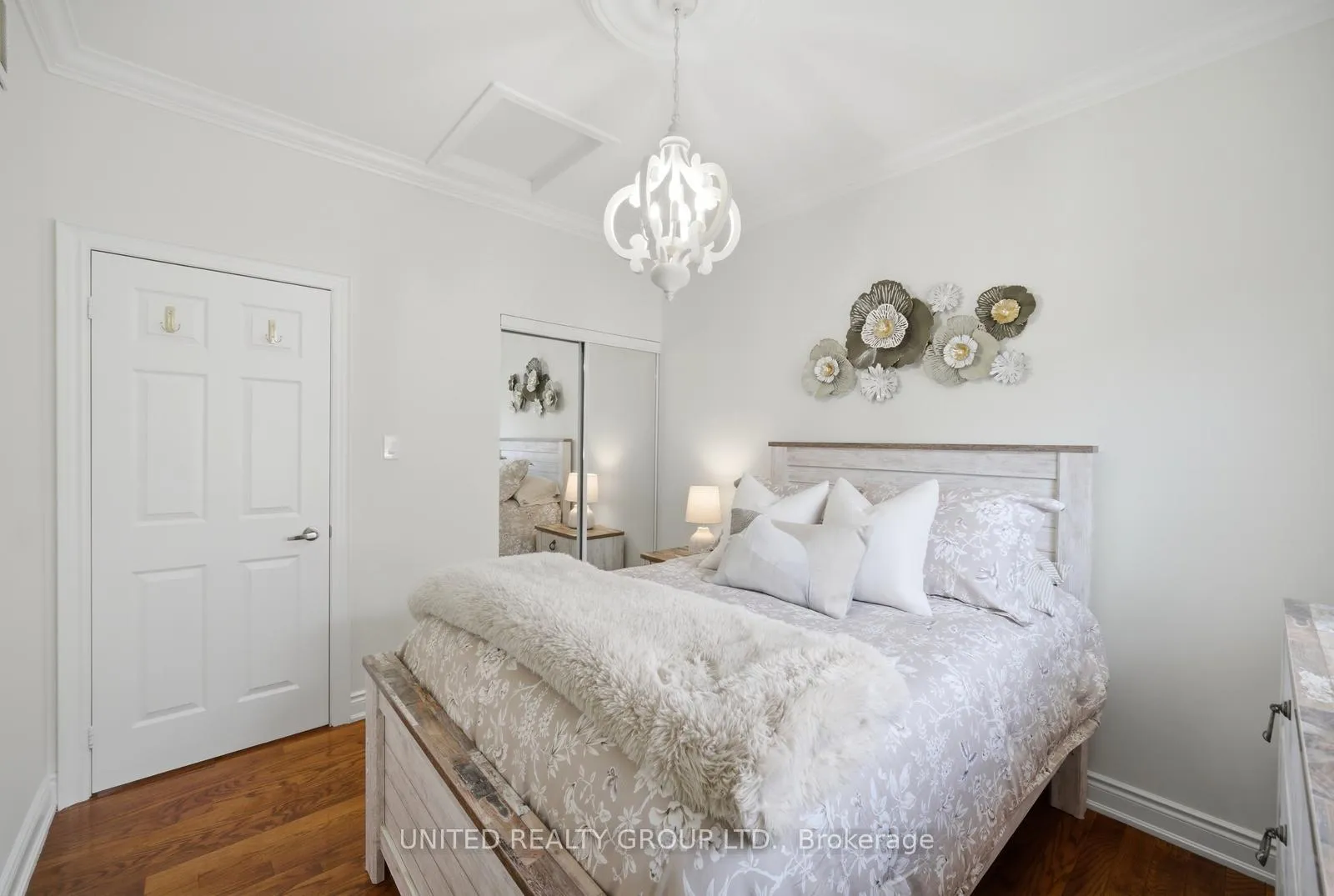 Photo 21 of 14 Tudor Crescent, Barrie, Innis-Shore — HOMEH