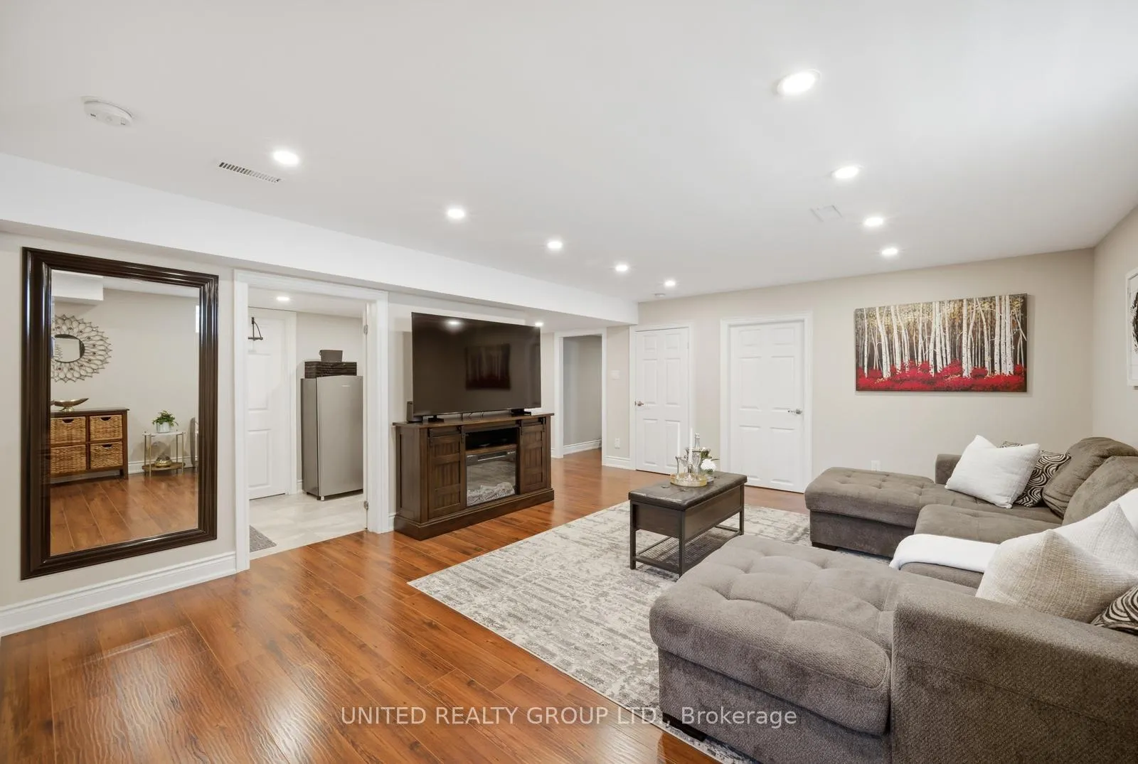 Photo 22 of 14 Tudor Crescent, Barrie, Innis-Shore — HOMEH