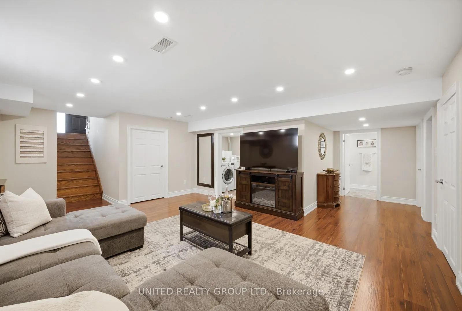 Photo 24 of 14 Tudor Crescent, Barrie, Innis-Shore — HOMEH