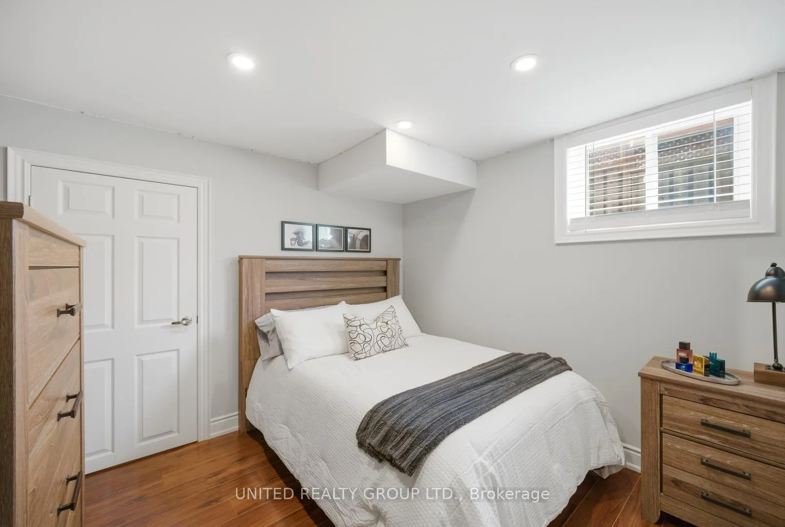 Photo 27 of 14 Tudor Crescent, Barrie, Innis-Shore — HOMEH