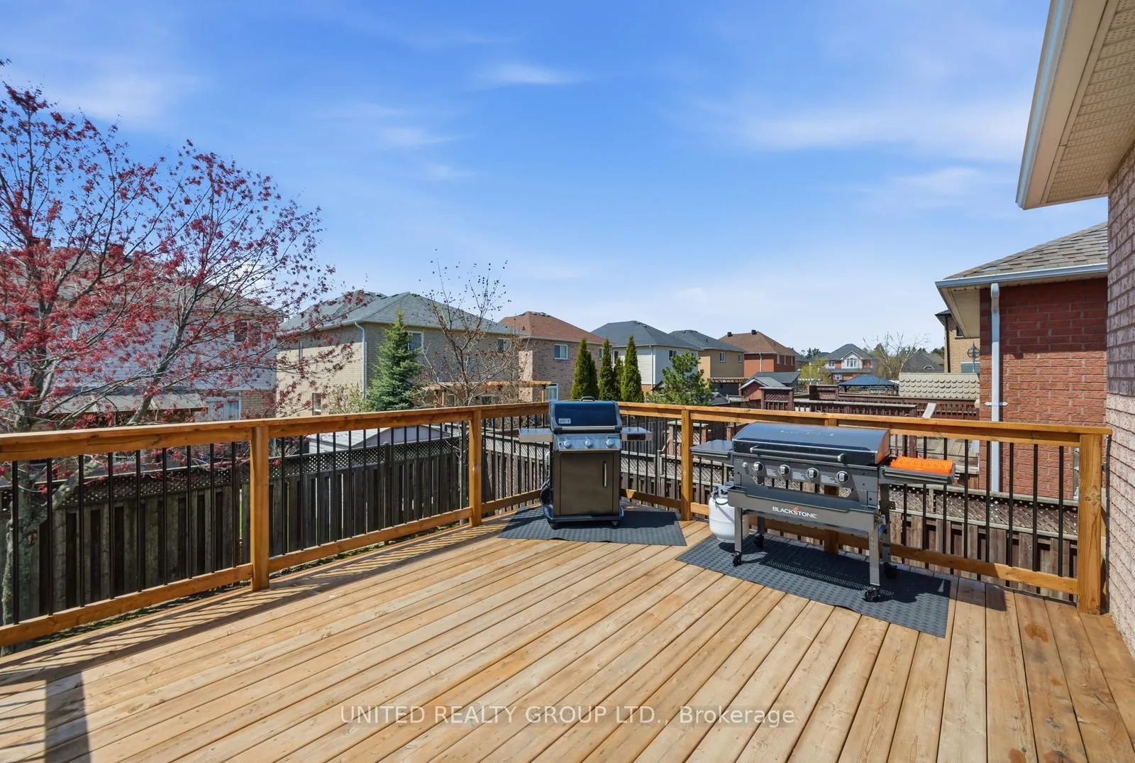 Photo 32 of 14 Tudor Crescent, Barrie, Innis-Shore — HOMEH