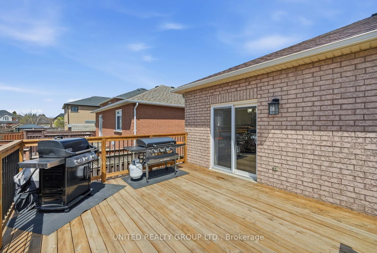 Photo 33 of 14 Tudor Crescent, Barrie, Innis-Shore — HOMEH