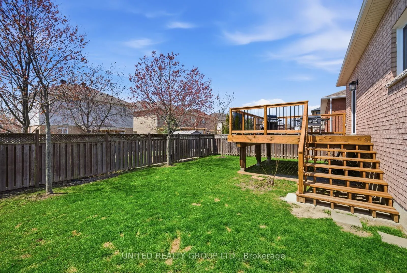 Photo 35 of 14 Tudor Crescent, Barrie, Innis-Shore — HOMEH