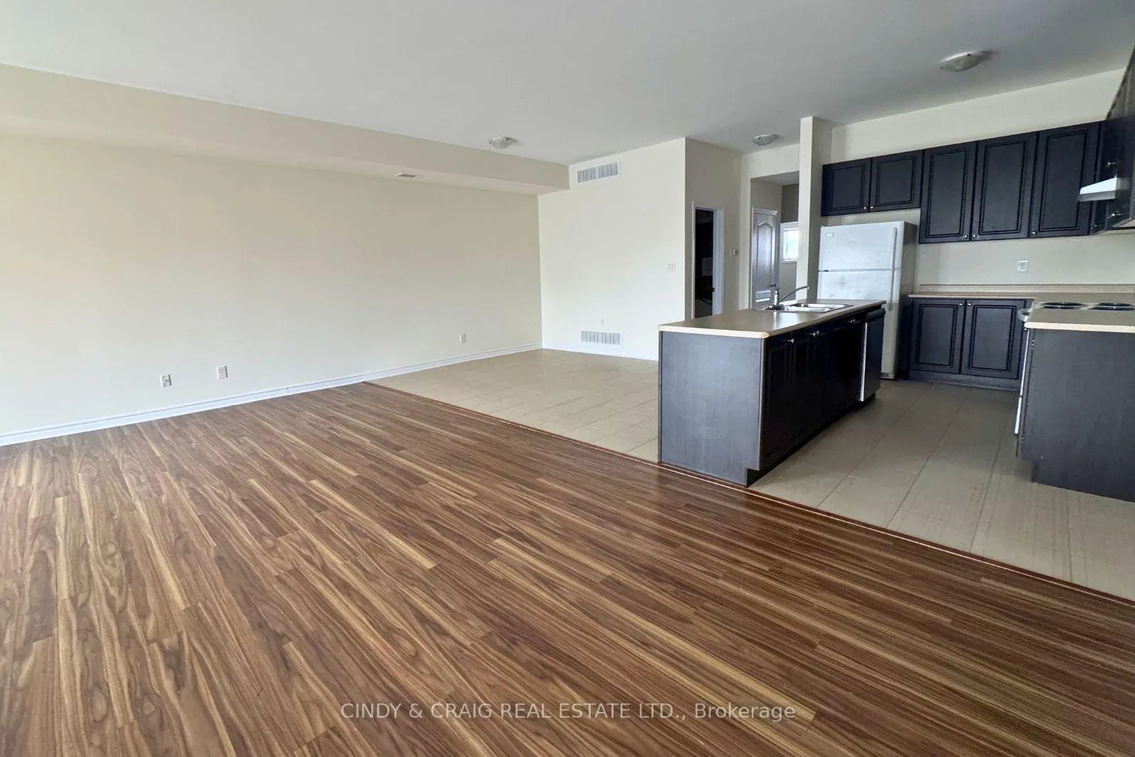 Photo 2 of Unit 11, 15 Rosswell Drive, Clarington, Courtice — HOMEH
