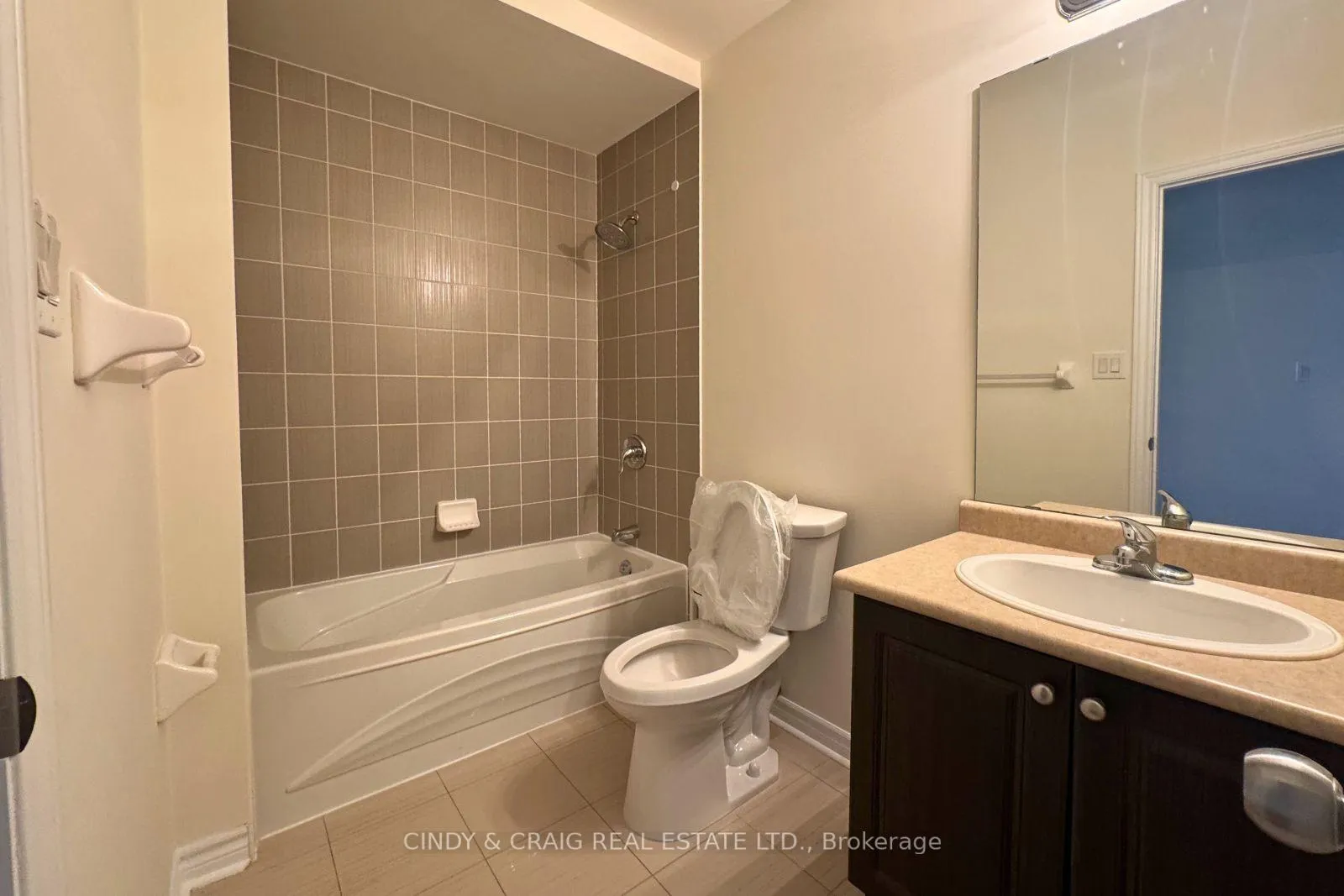 Photo 10 of Unit 11, 15 Rosswell Drive, Clarington, Courtice — HOMEH