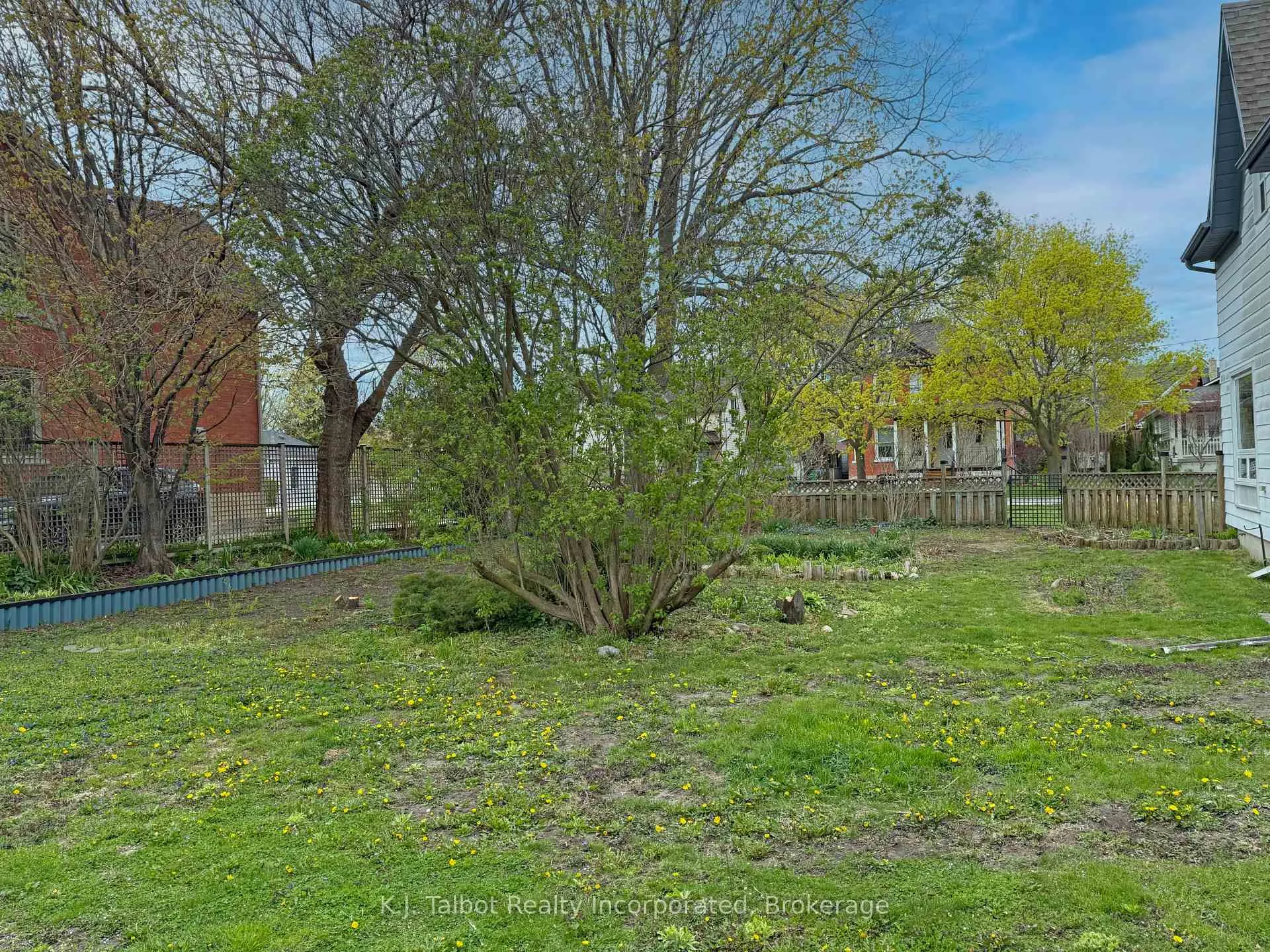Photo 1 of 155 Quebec Street, Goderich, Goderich (Town) — HOMEH