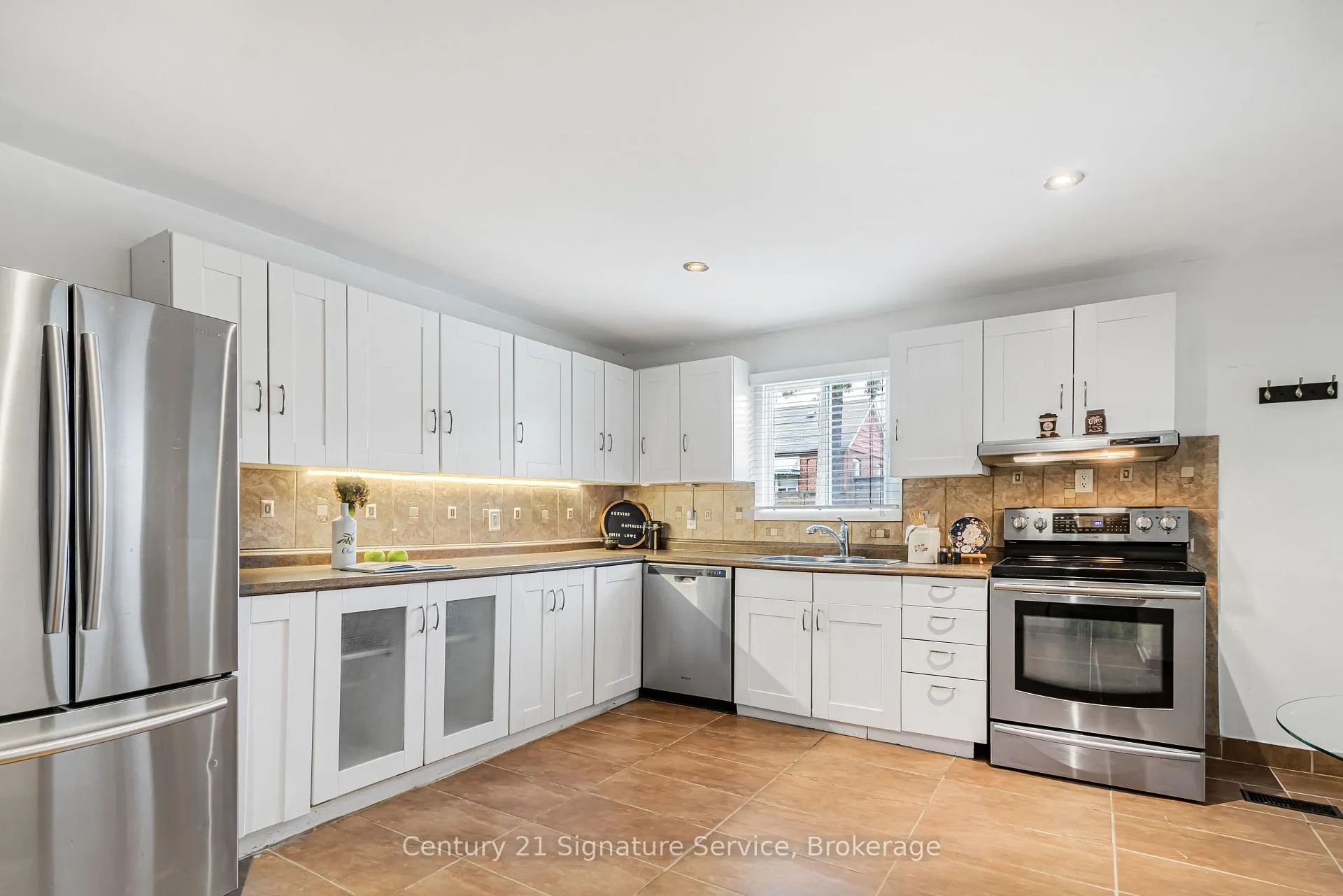 Photo 11 of 527 Westmount Avenue, Toronto, Oakwood Village — HOMEH