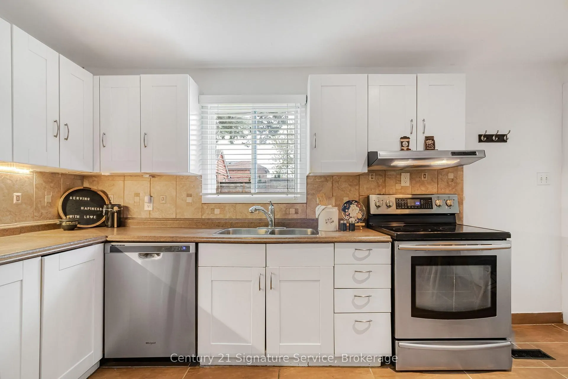 Photo 15 of 527 Westmount Avenue, Toronto, Oakwood Village — HOMEH