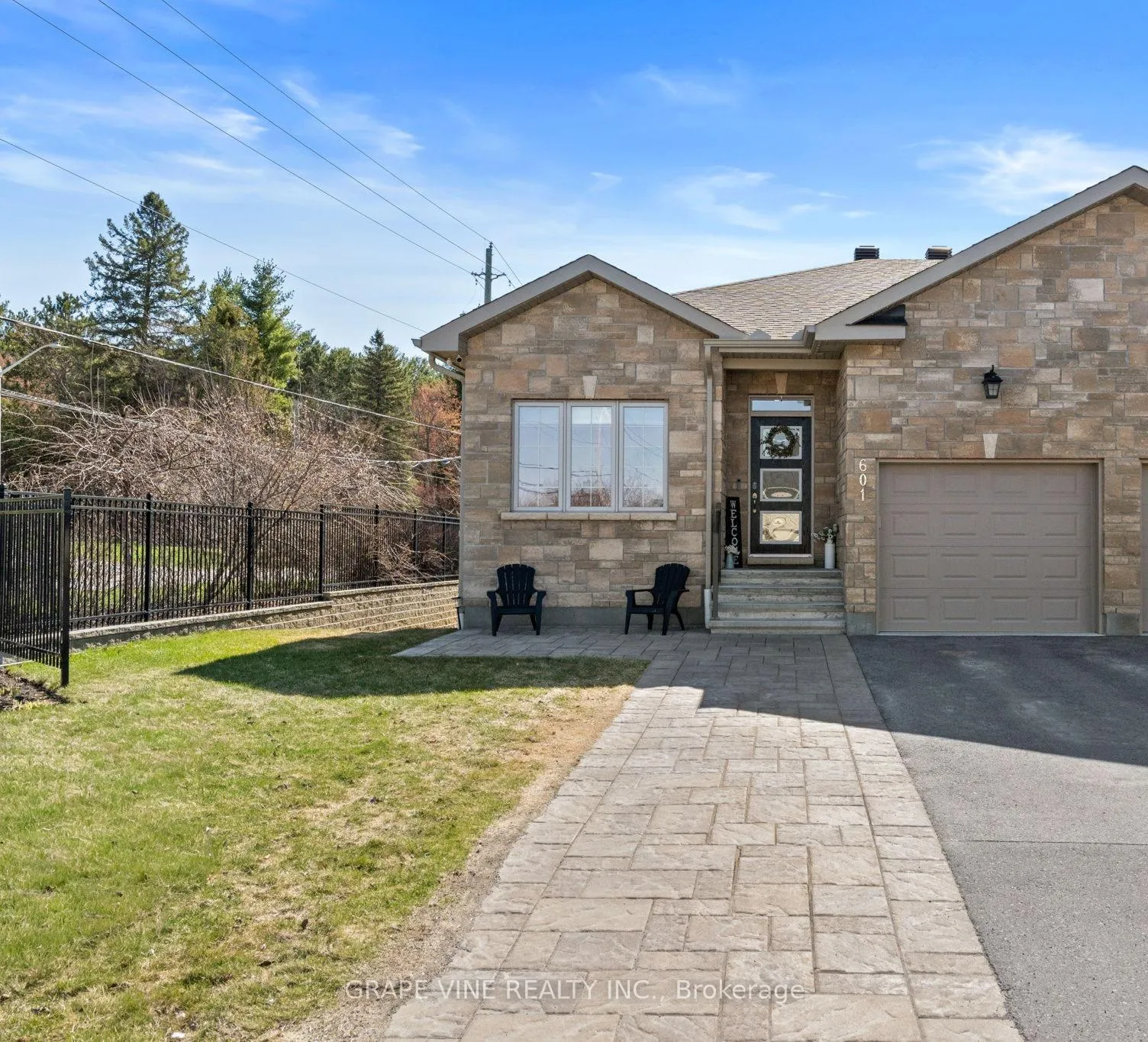 Front of 601 Meadowridge Circle
