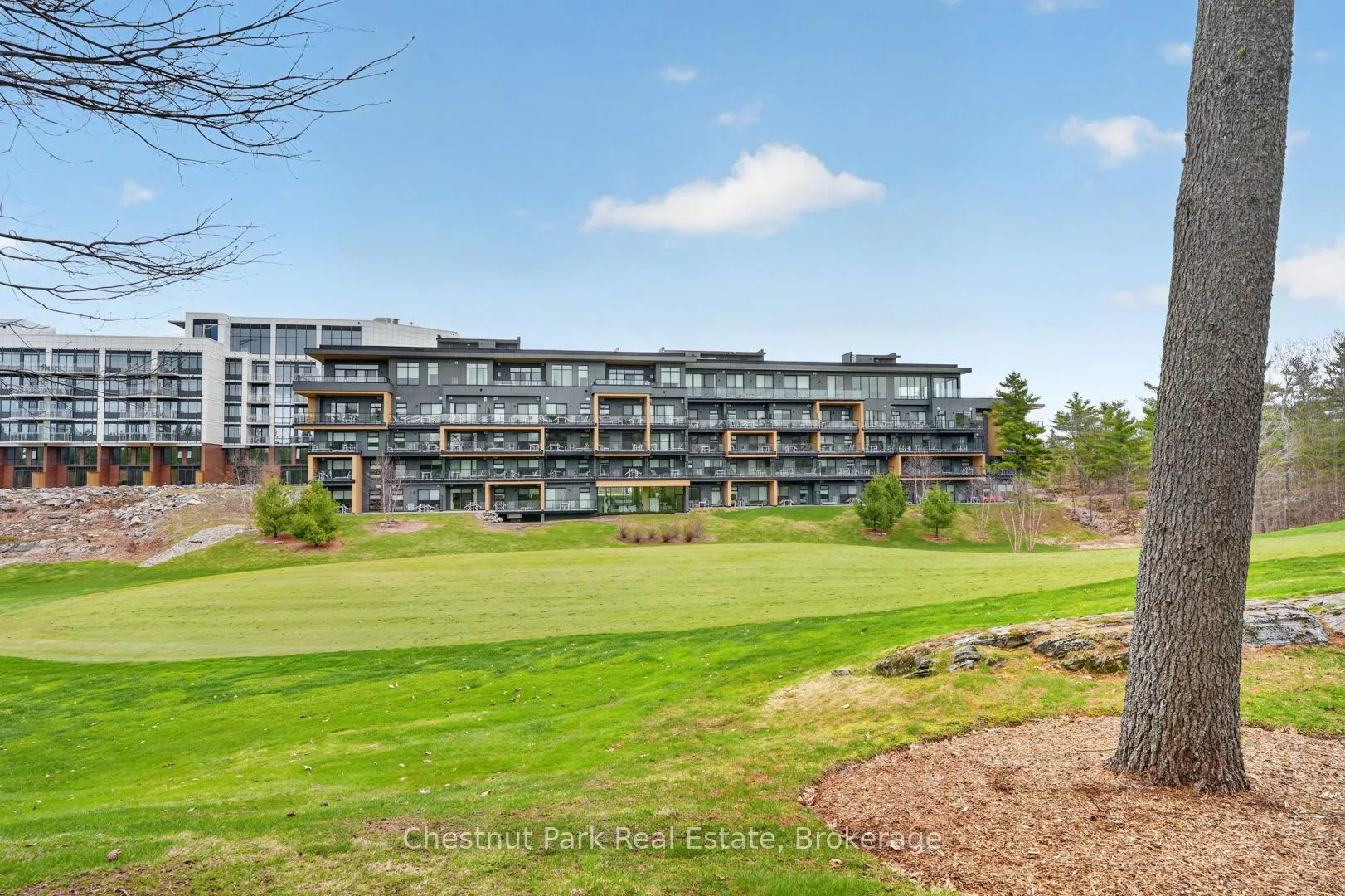 Photo 3 of Unit 210, 120 Carrick Trail, Gravenhurst, Muskoka (S) — HOMEH