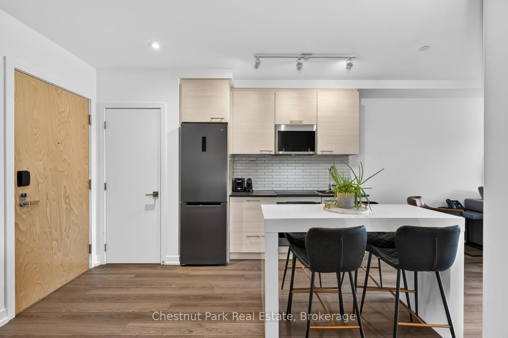 Photo 5 of Unit 210, 120 Carrick Trail, Gravenhurst, Muskoka (S) — HOMEH