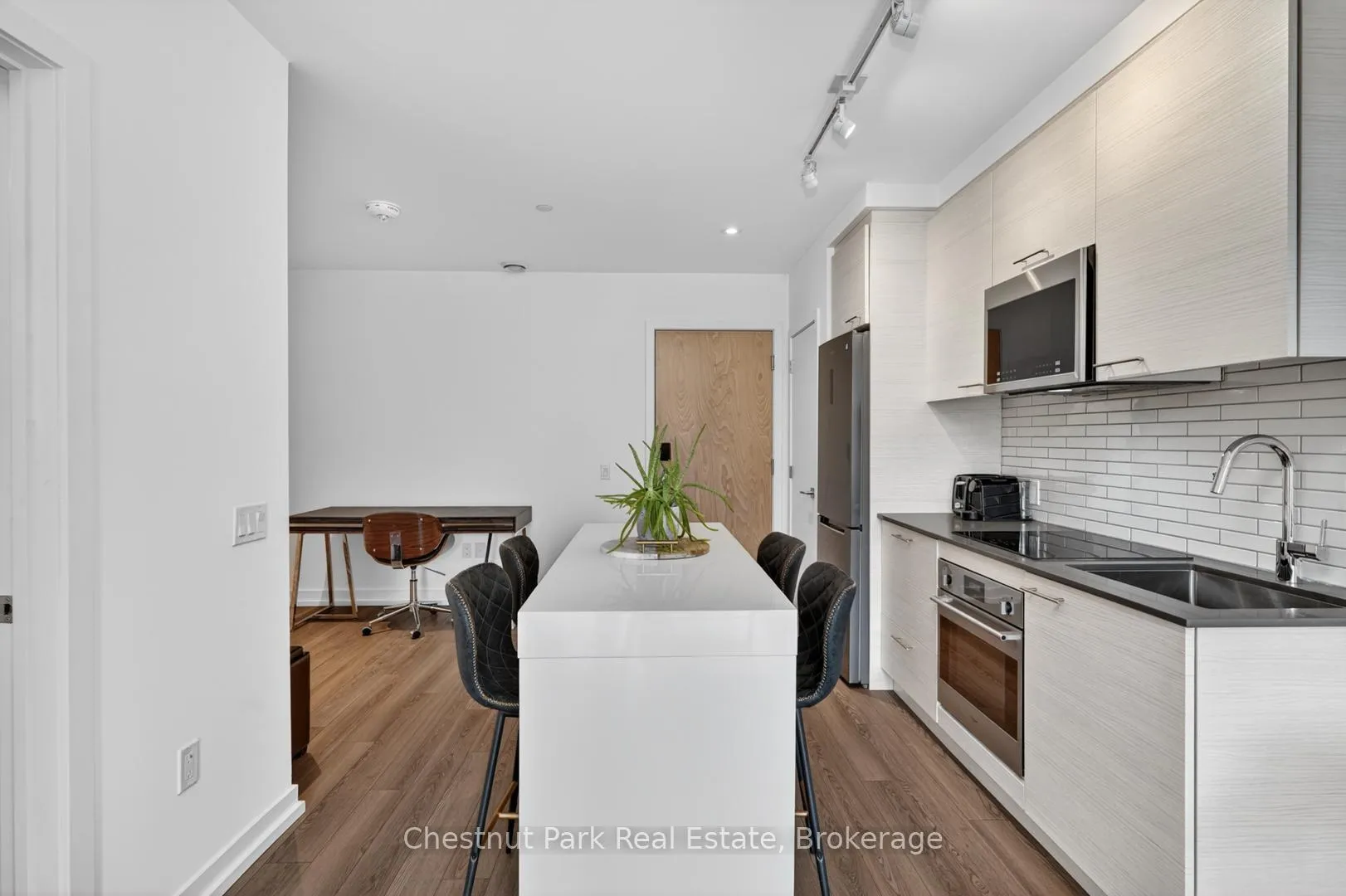 Photo 8 of Unit 210, 120 Carrick Trail, Gravenhurst, Muskoka (S) — HOMEH