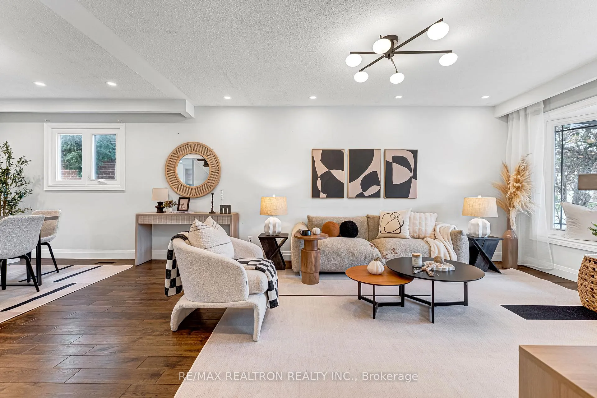 Photo 2 of 41 Ferrah Street, Markham, Unionville — HOMEH