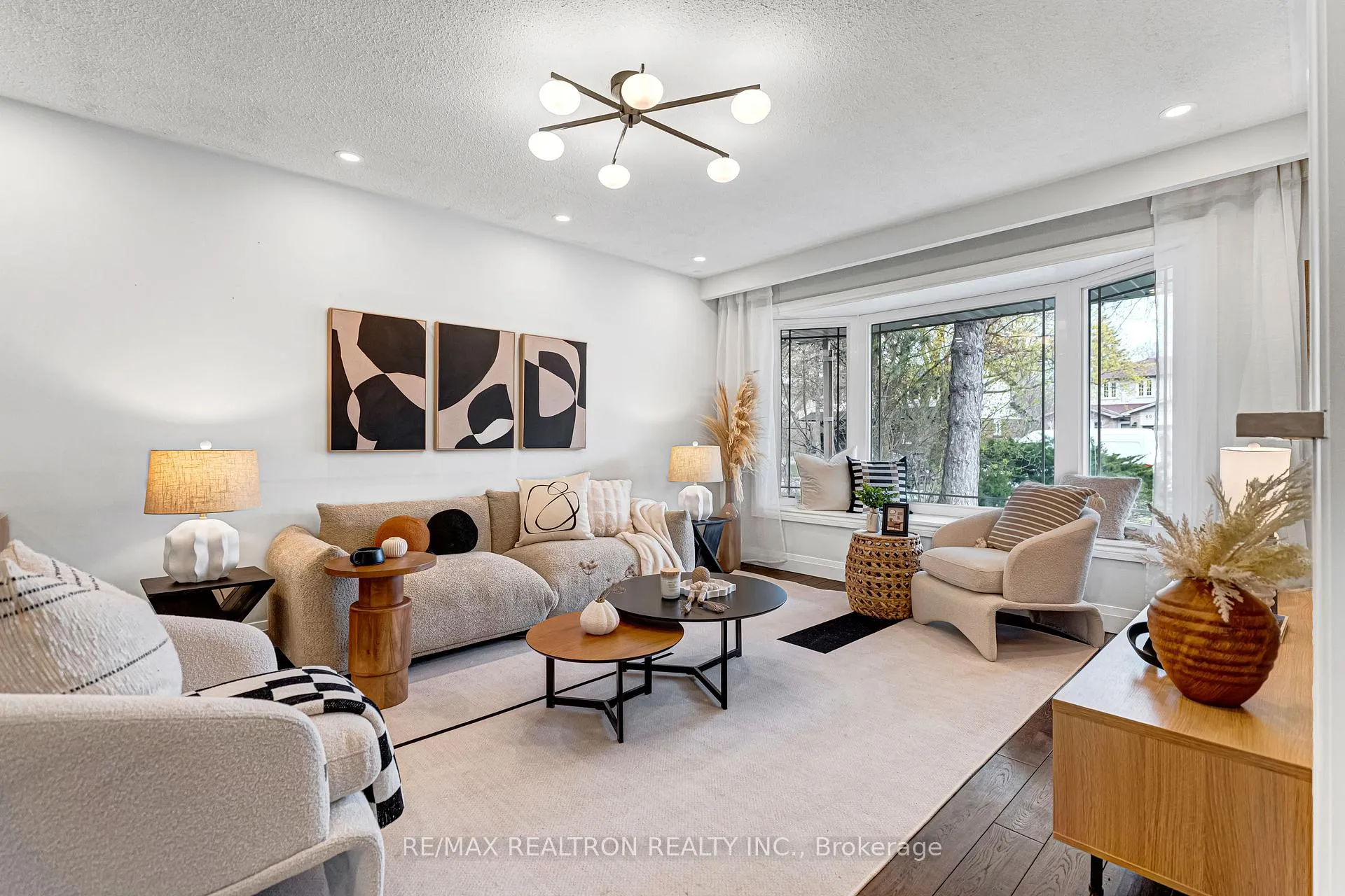 Photo 3 of 41 Ferrah Street, Markham, Unionville — HOMEH