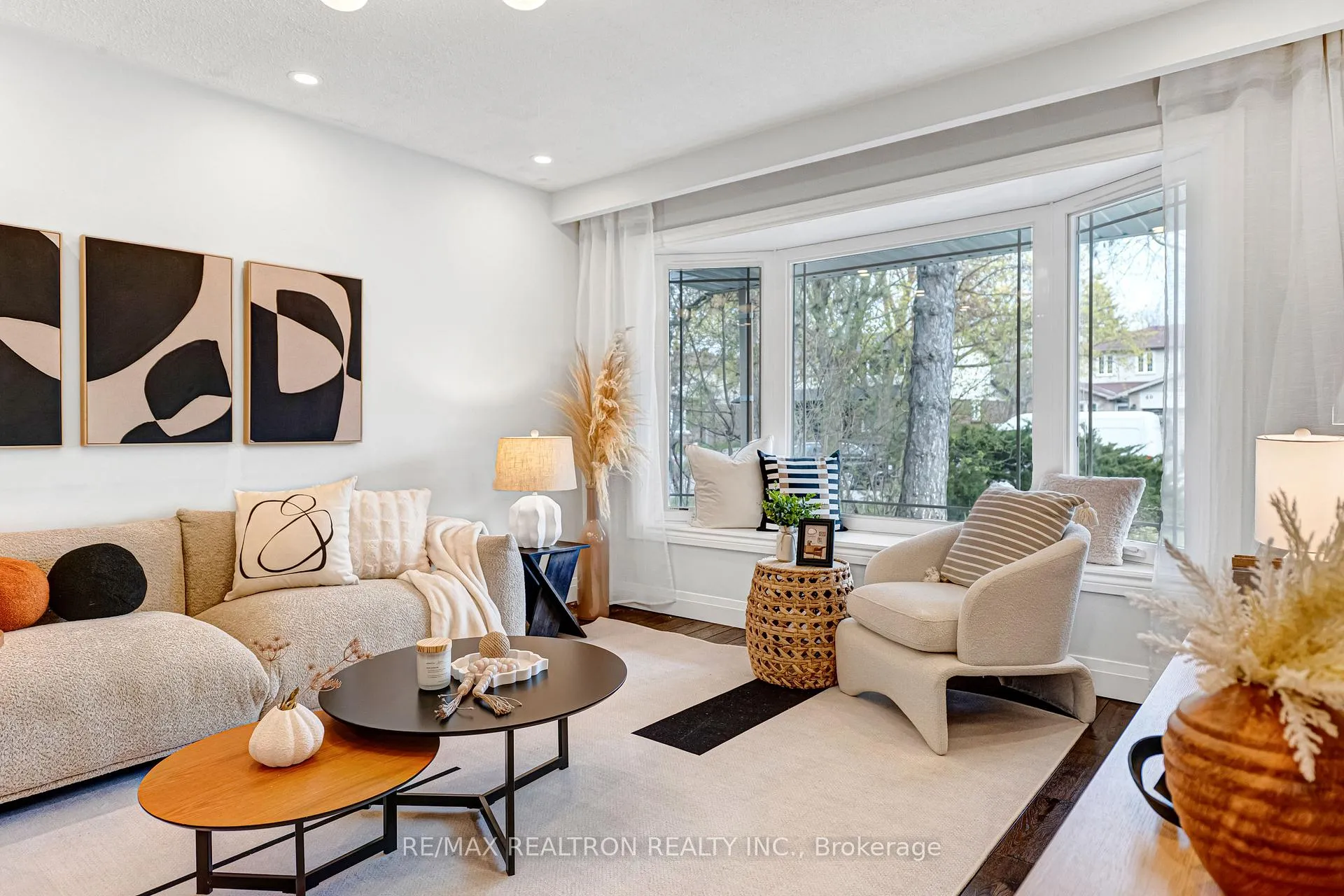 Photo 6 of 41 Ferrah Street, Markham, Unionville — HOMEH