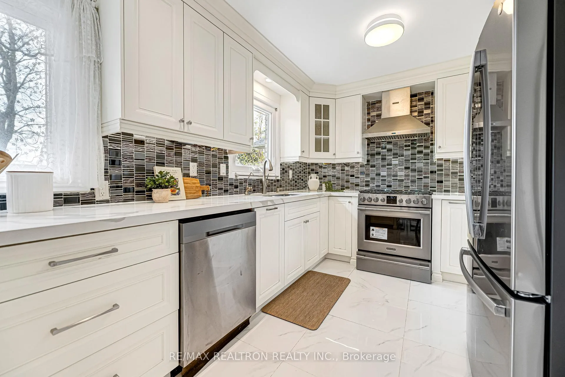 Photo 19 of 41 Ferrah Street, Markham, Unionville — HOMEH