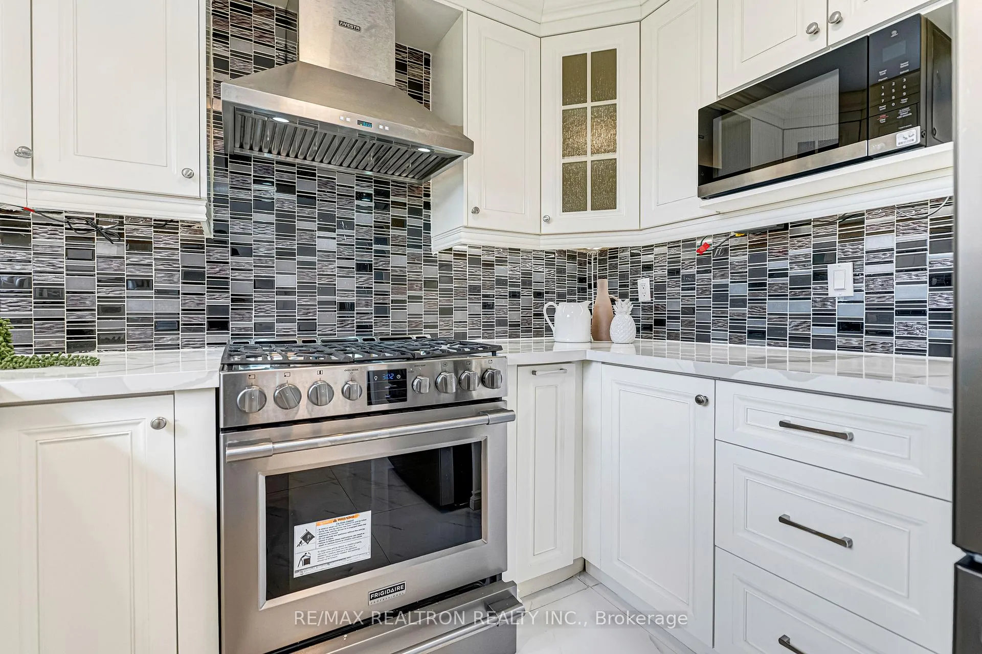Photo 20 of 41 Ferrah Street, Markham, Unionville — HOMEH