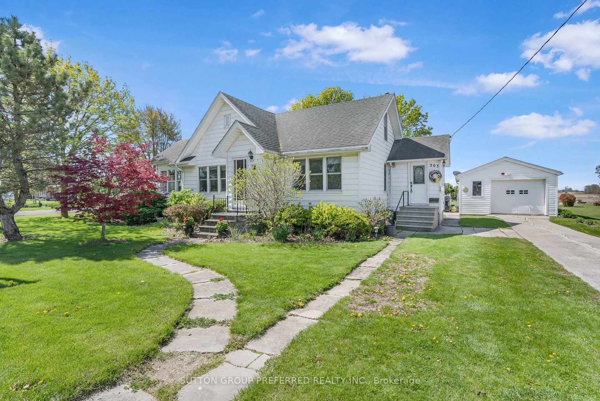 Front of 203 Eriet Street S