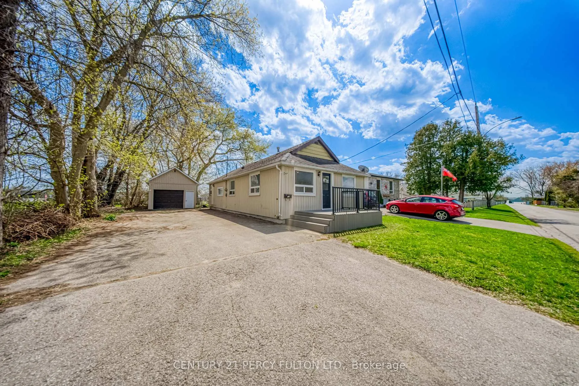 Photo 2 of 193 Cameron Crescent, Georgina, Keswick North — HOMEH