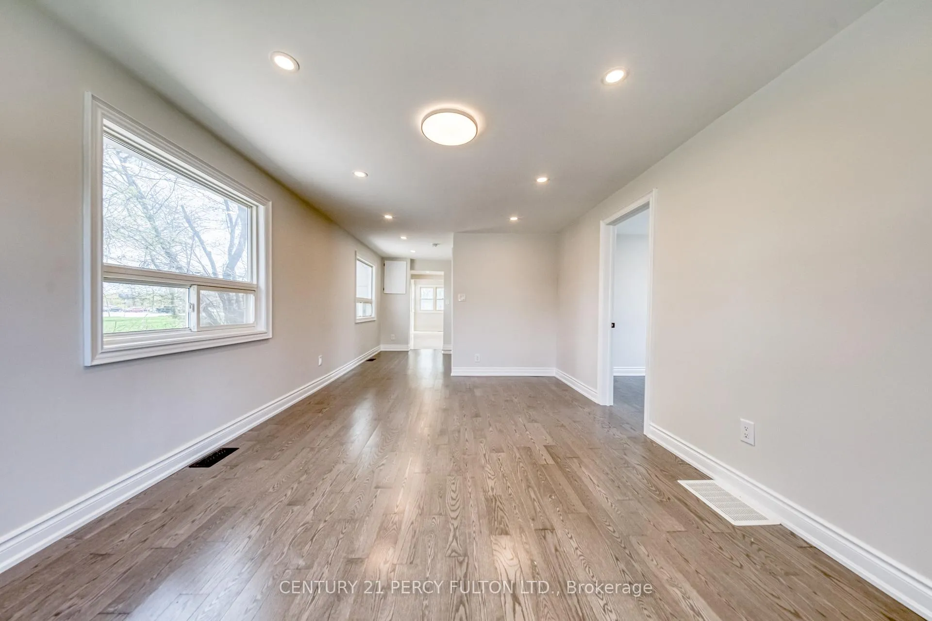 Photo 5 of 193 Cameron Crescent, Georgina, Keswick North — HOMEH