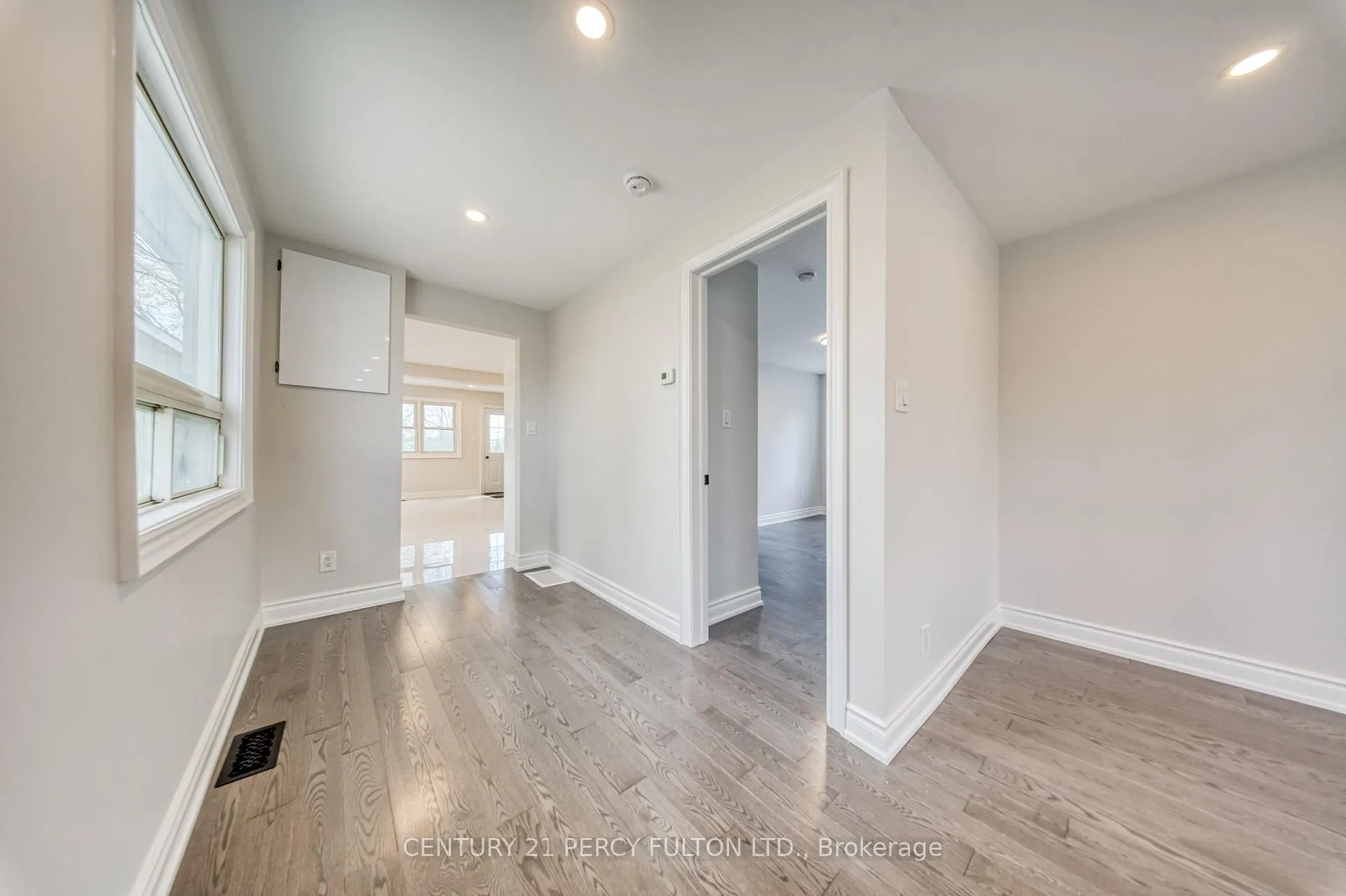 Photo 9 of 193 Cameron Crescent, Georgina, Keswick North — HOMEH