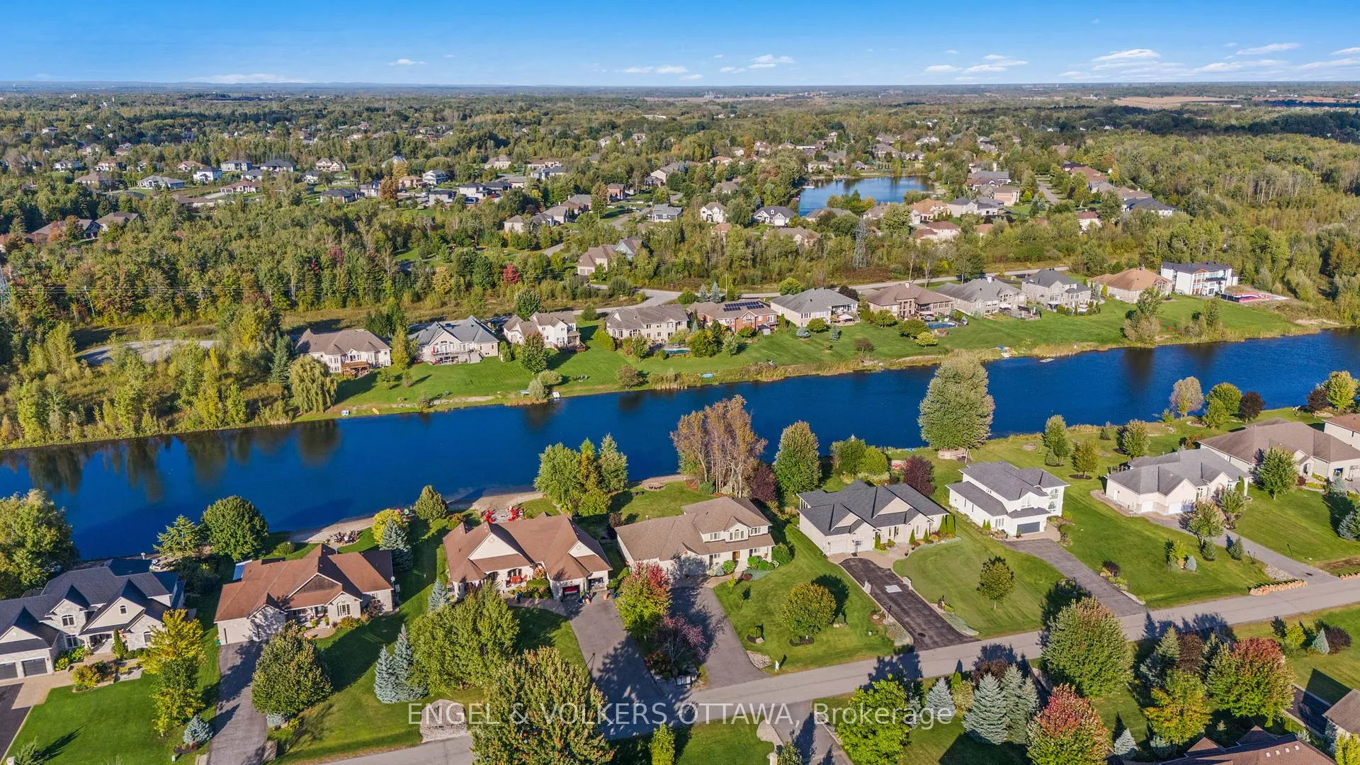 Photo 5 of 6808 Suncrest Drive, Ottawa, Greely — HOMEH