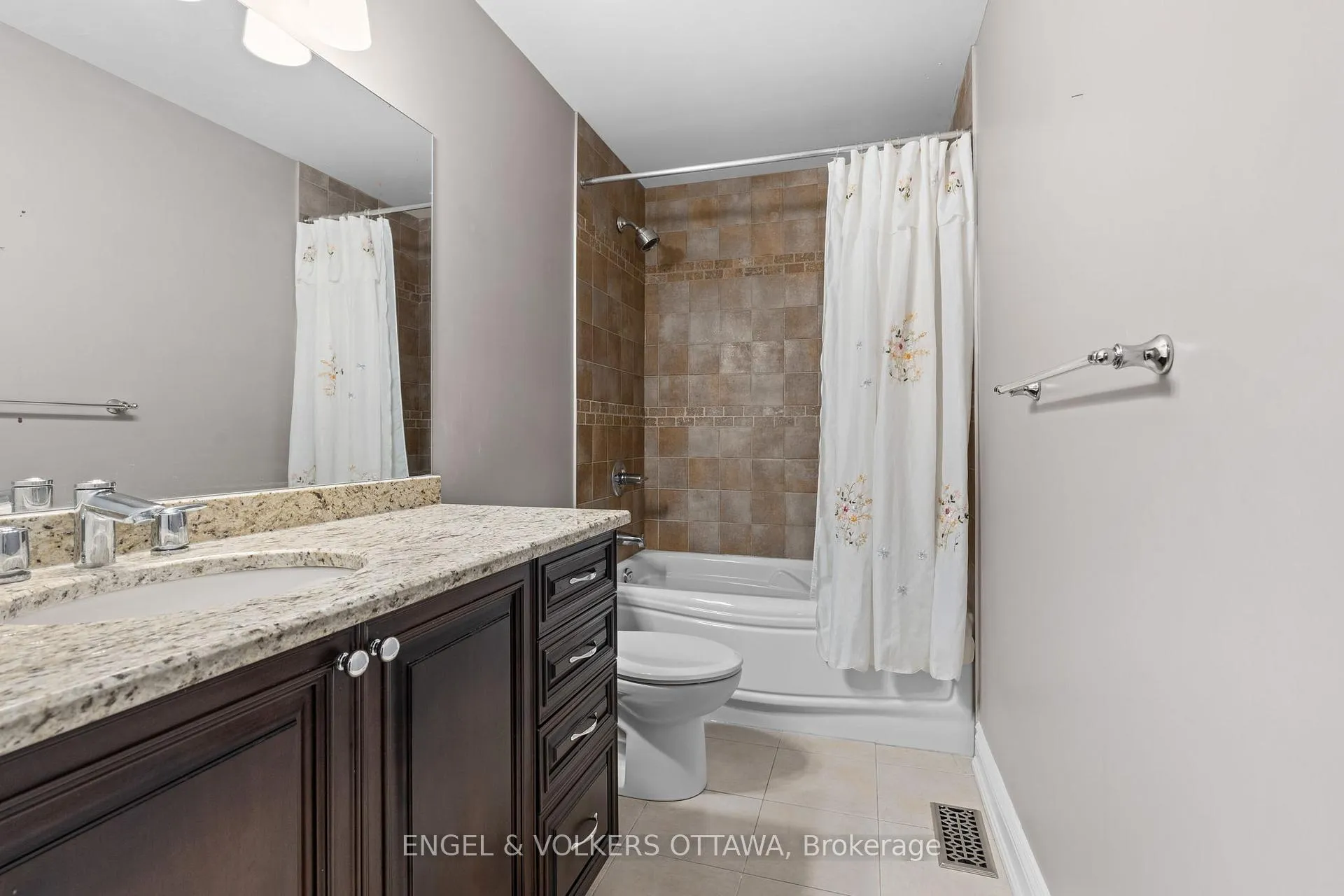 Photo 33 of 6808 Suncrest Drive, Ottawa, Greely — HOMEH