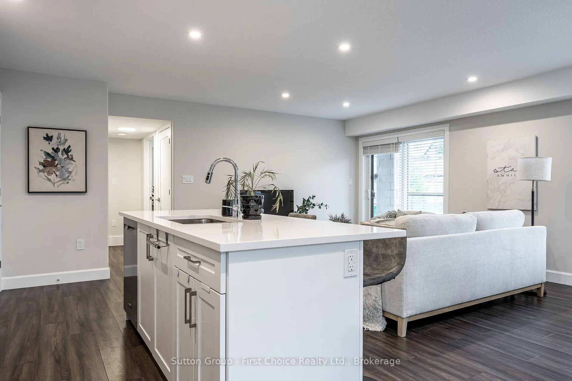 Photo 10 of Unit 9, 3202 Vivian Line 37, Stratford — HOMEH