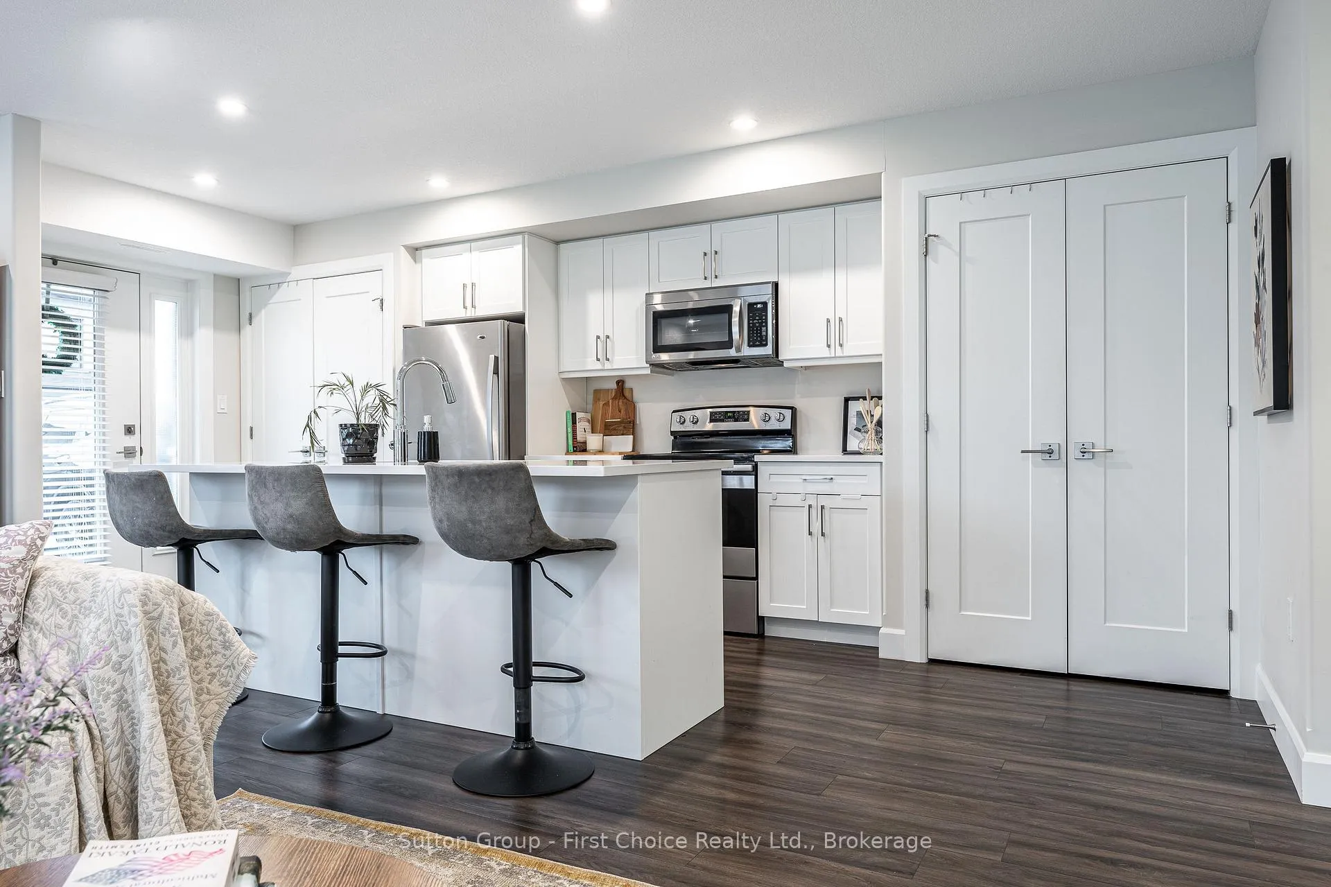 Photo 12 of Unit 9, 3202 Vivian Line 37, Stratford — HOMEH