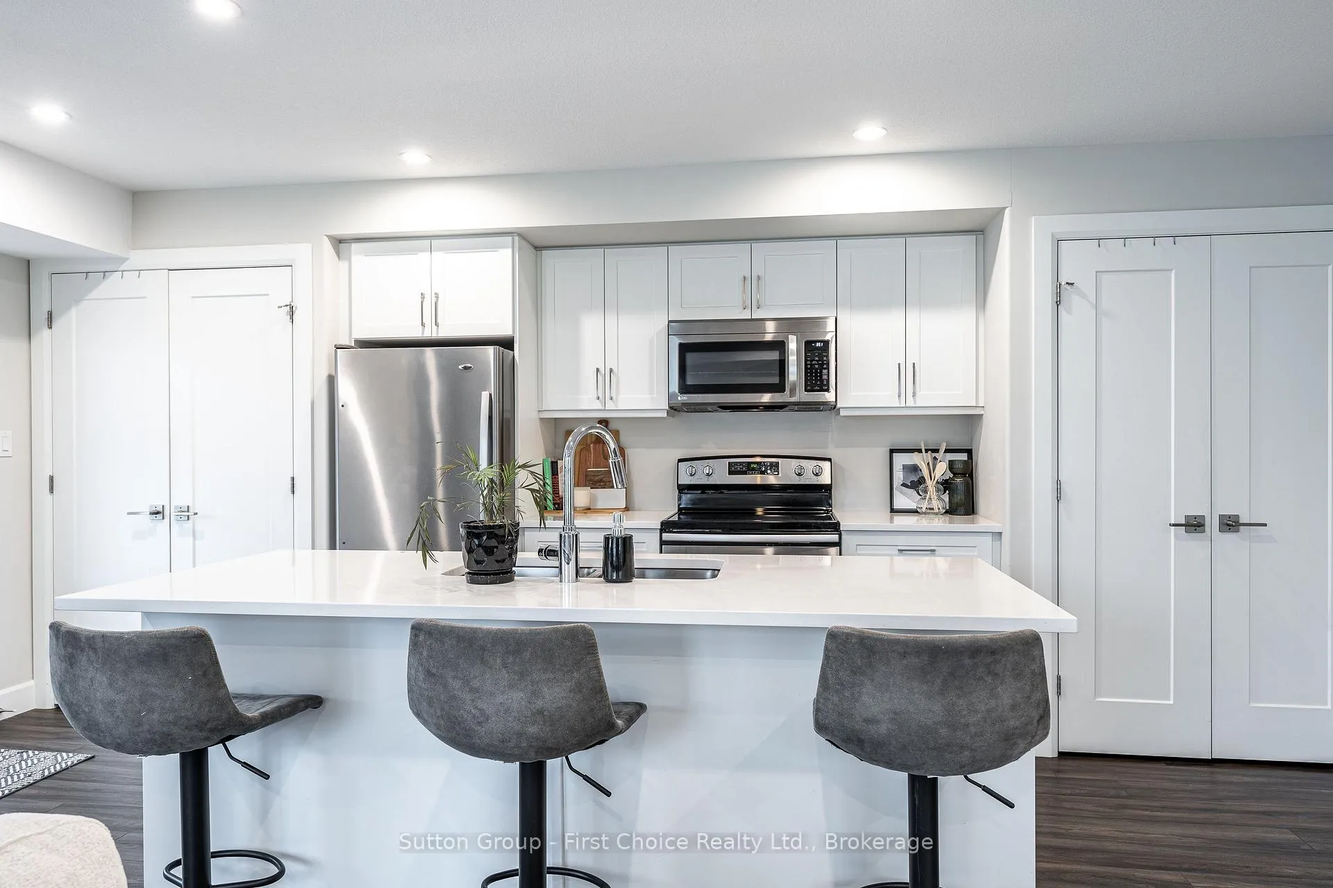 Photo 14 of Unit 9, 3202 Vivian Line 37, Stratford — HOMEH