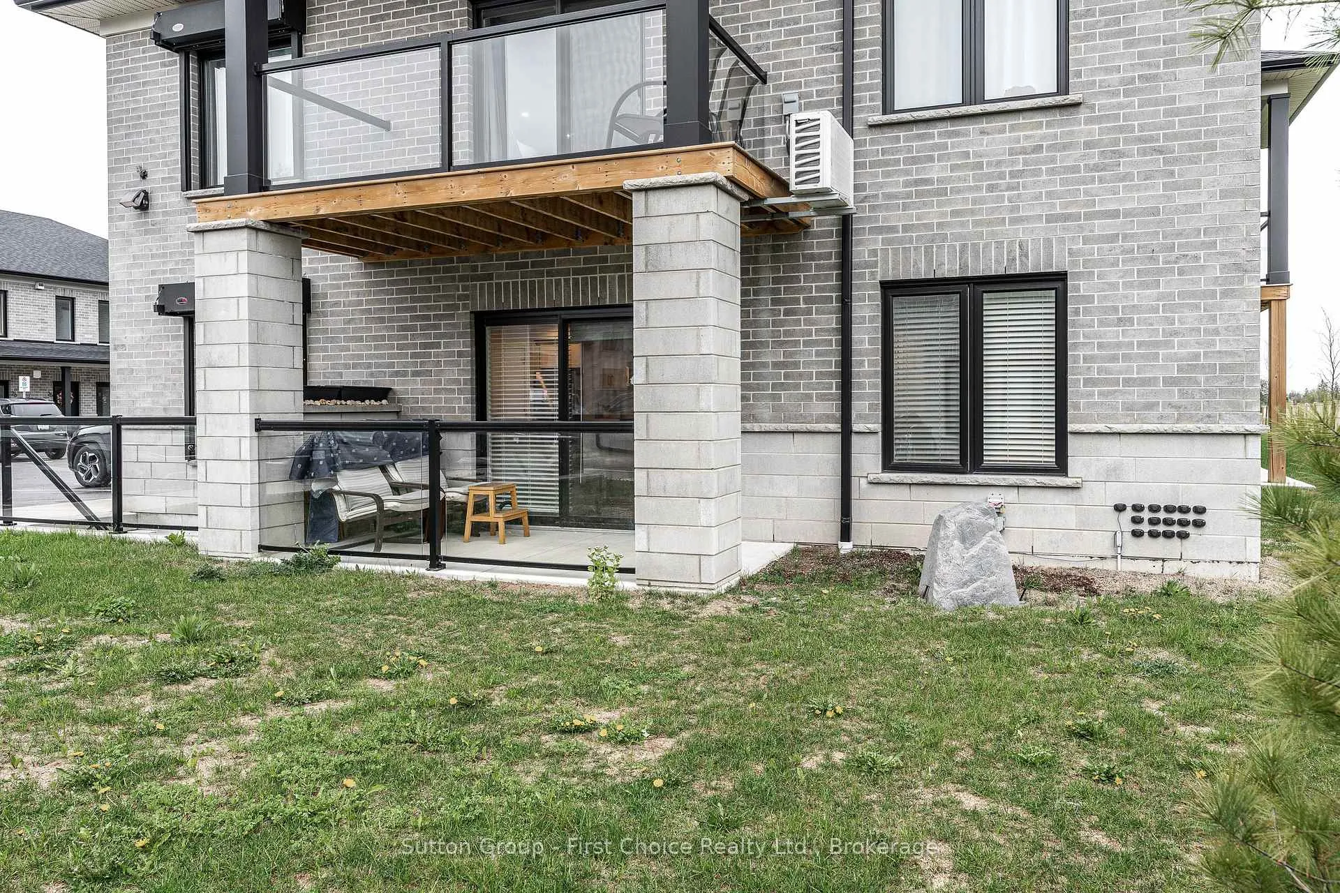 Photo 23 of Unit 9, 3202 Vivian Line 37, Stratford — HOMEH