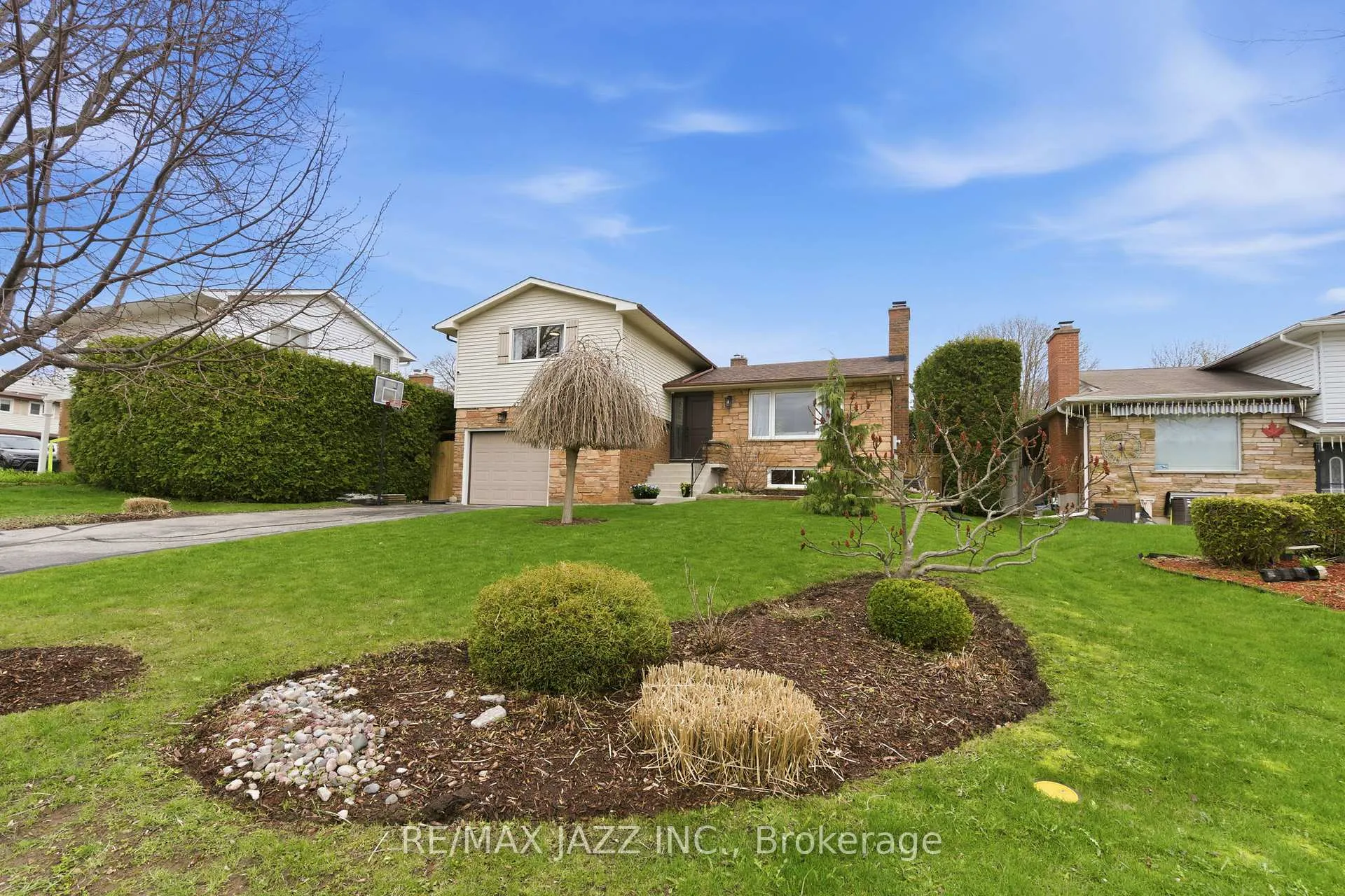 Photo 4 of 47 Martindale Street, Oshawa, Donevan — HOMEH