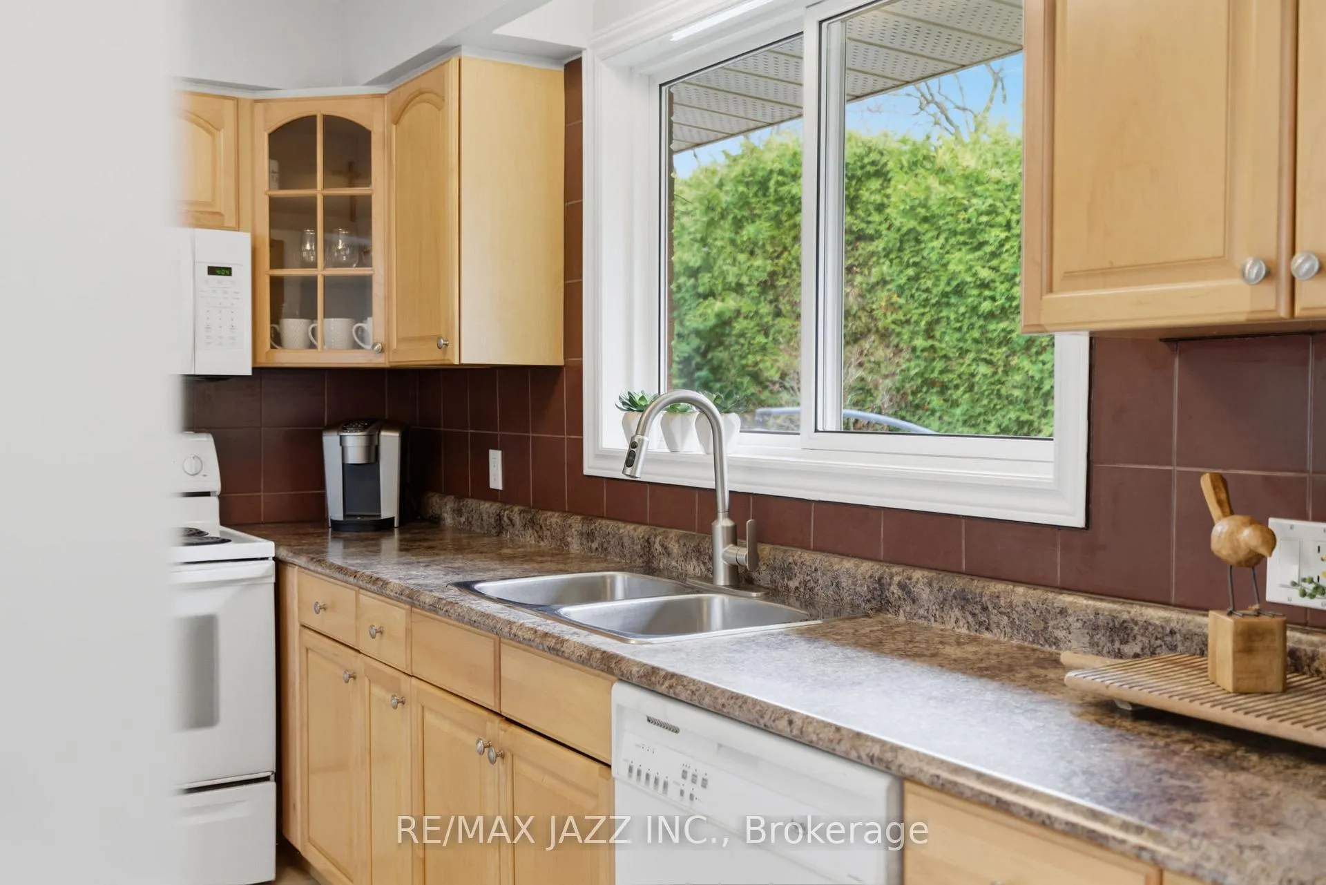 Photo 18 of 47 Martindale Street, Oshawa, Donevan — HOMEH