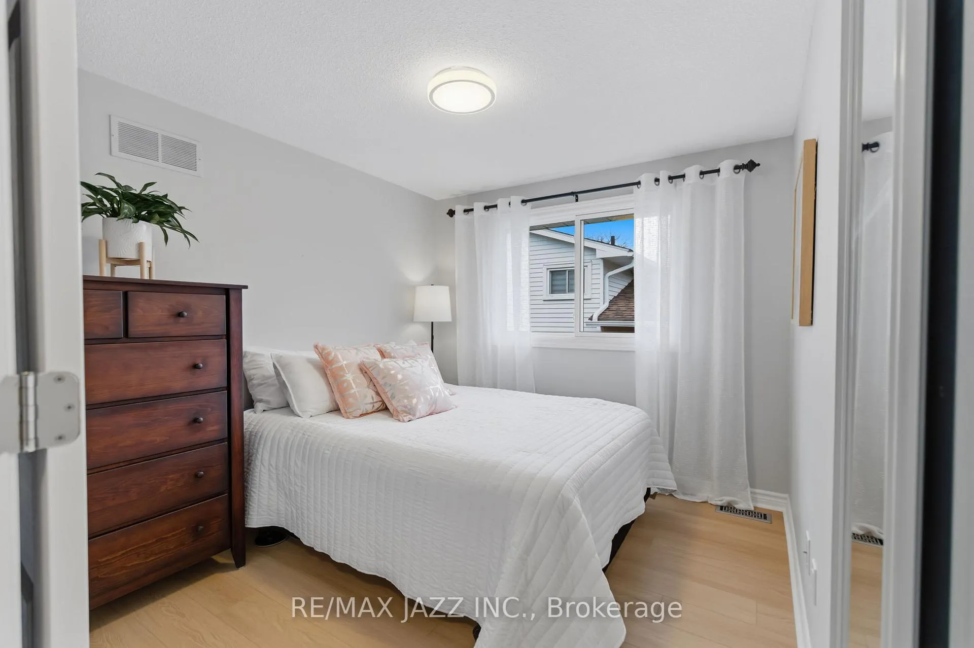 Photo 24 of 47 Martindale Street, Oshawa, Donevan — HOMEH