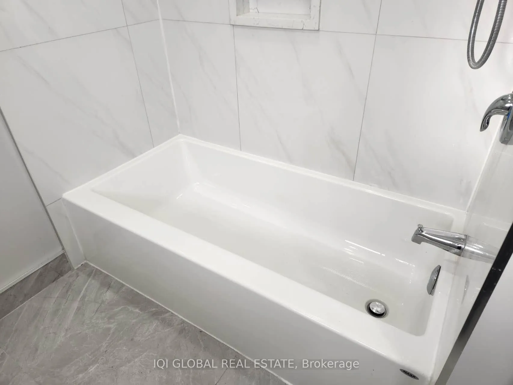 Photo 10 of Unit UPPER, 2143 Linby Street, Mississauga, Lakeview — HOMEH
