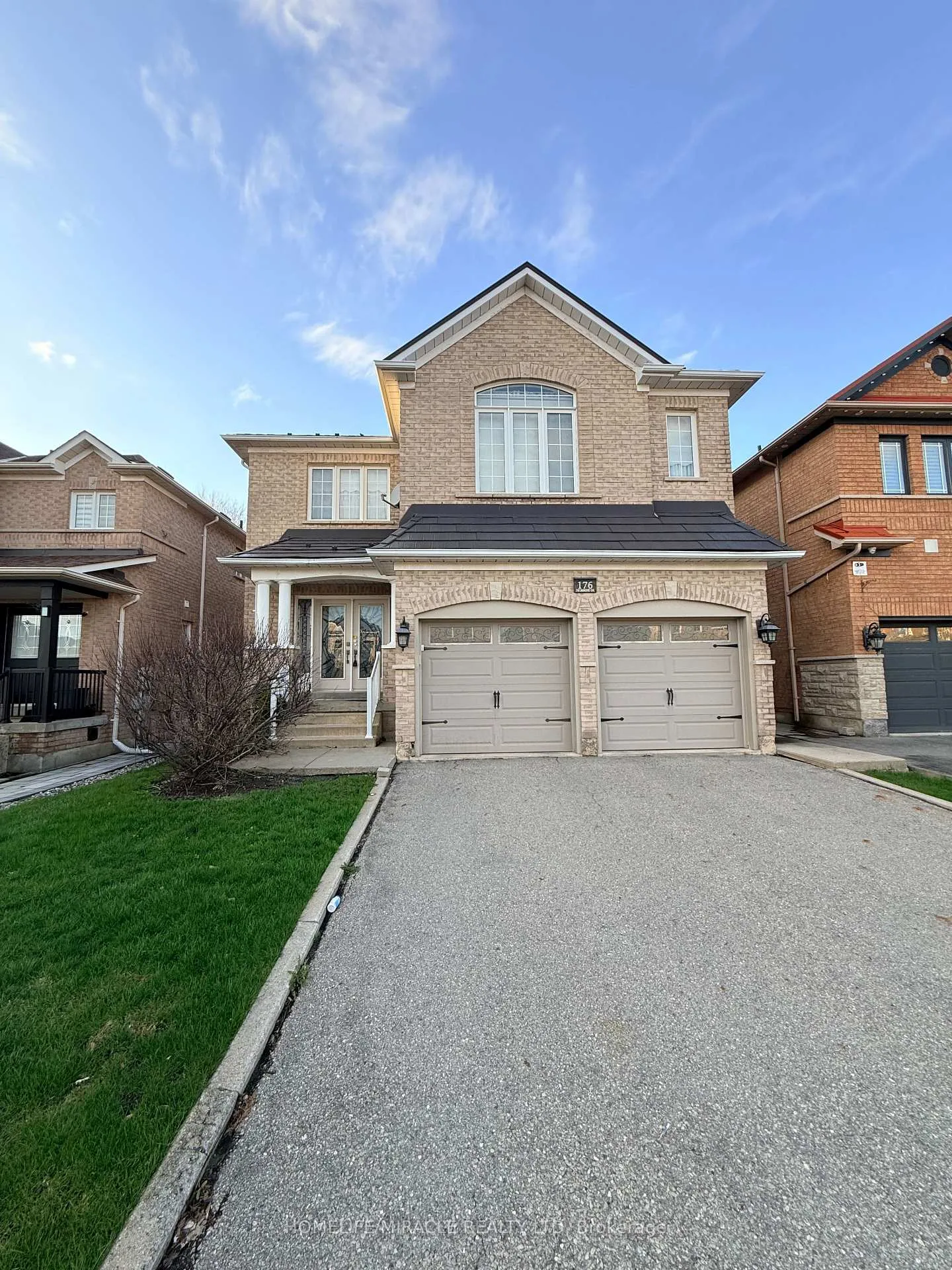 Photo 1 of 176 Drummond Drive, Vaughan, Maple — HOMEH
