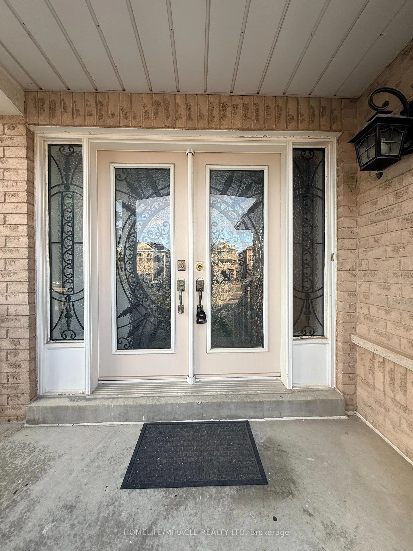 Photo 5 of 176 Drummond Drive, Vaughan, Maple — HOMEH