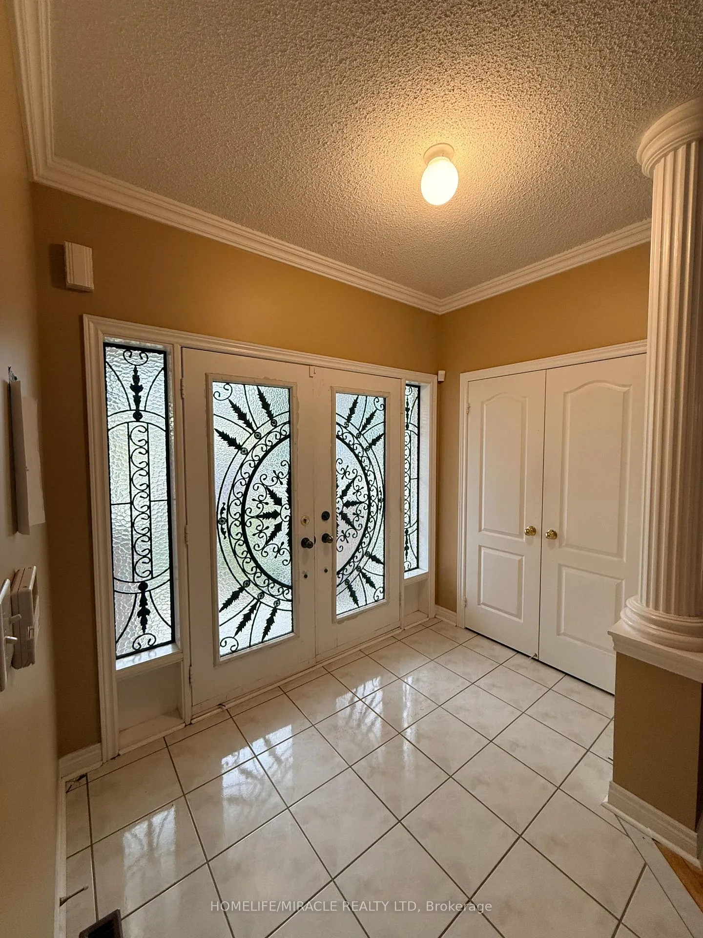 Photo 6 of 176 Drummond Drive, Vaughan, Maple — HOMEH