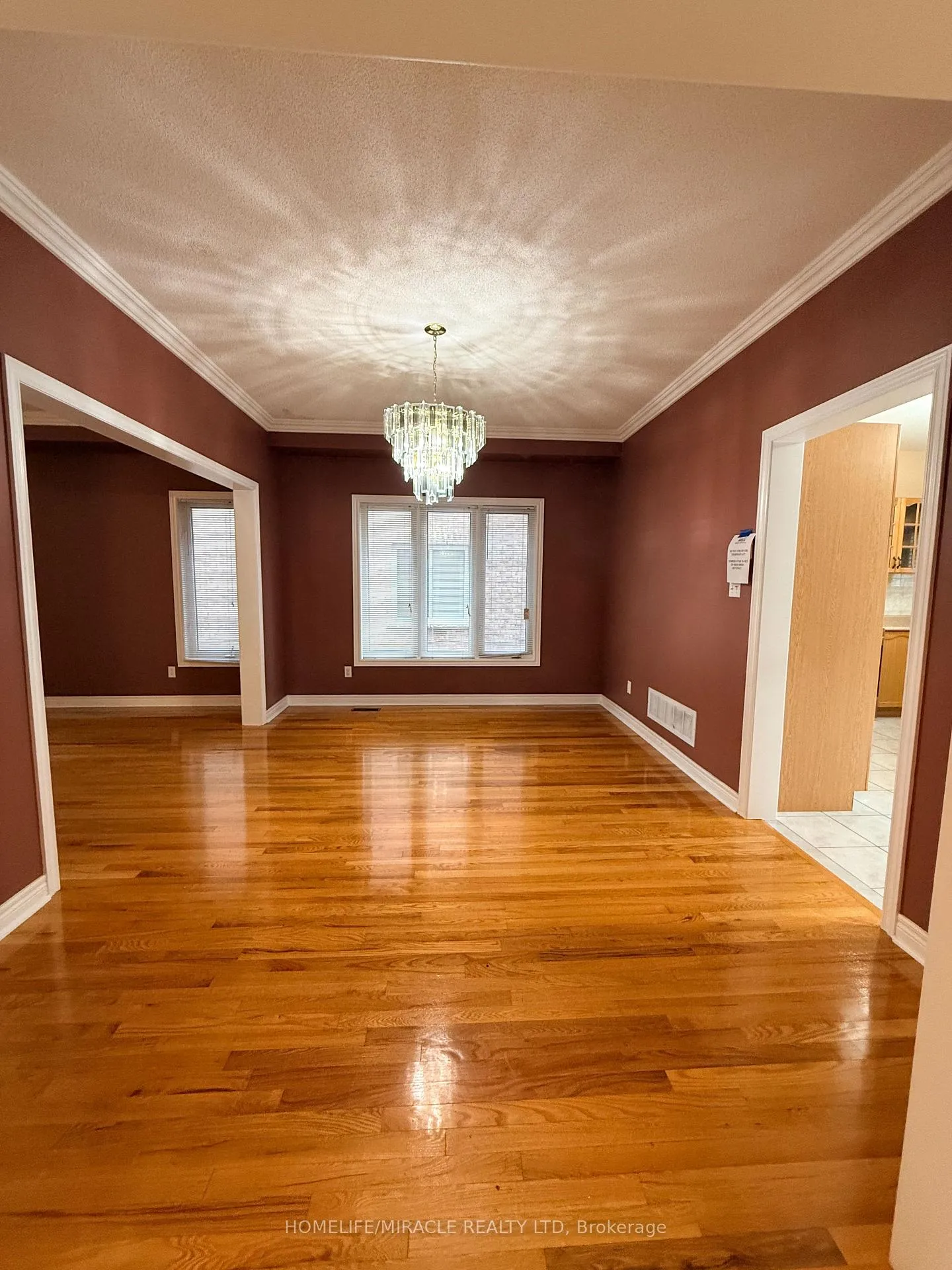 Photo 8 of 176 Drummond Drive, Vaughan, Maple — HOMEH