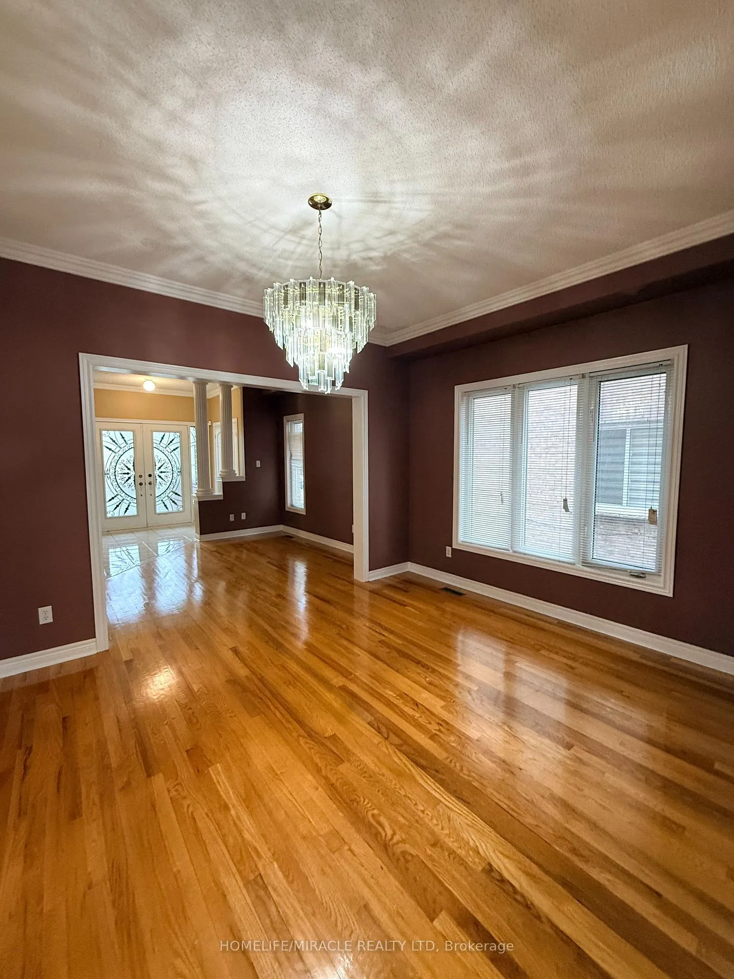 Photo 9 of 176 Drummond Drive, Vaughan, Maple — HOMEH