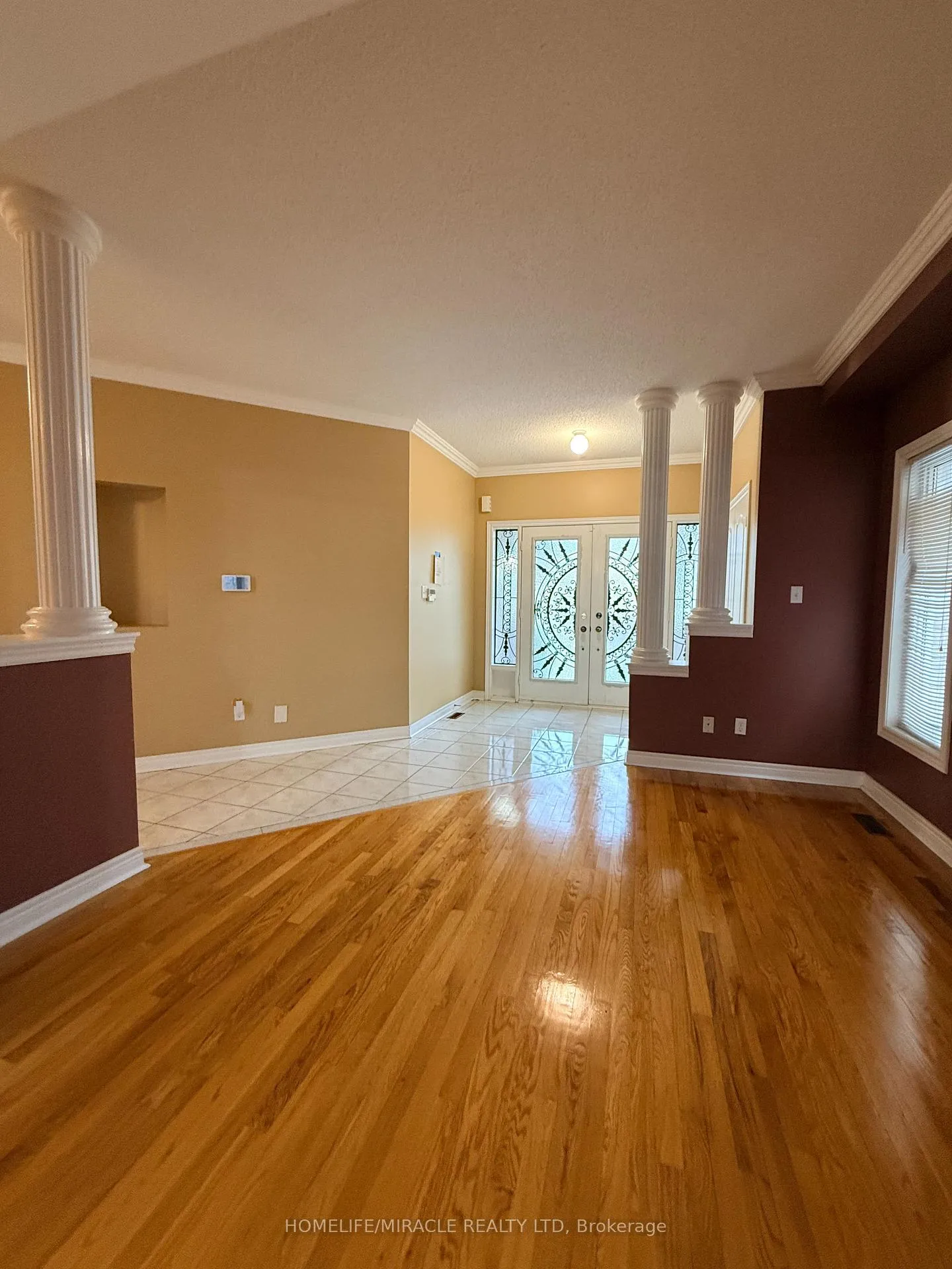 Photo 10 of 176 Drummond Drive, Vaughan, Maple — HOMEH