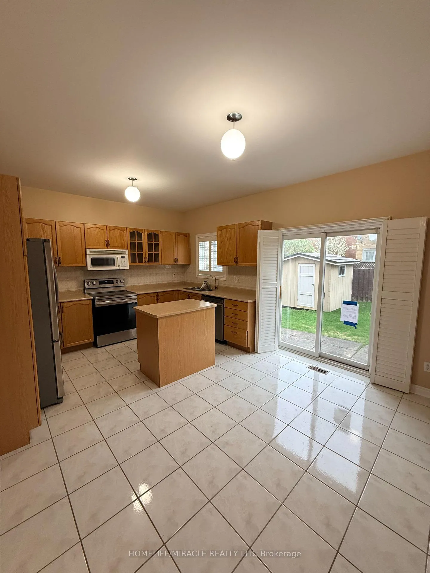 Photo 11 of 176 Drummond Drive, Vaughan, Maple — HOMEH