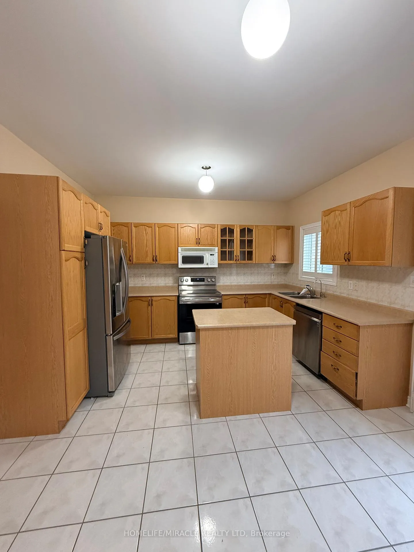 Photo 12 of 176 Drummond Drive, Vaughan, Maple — HOMEH
